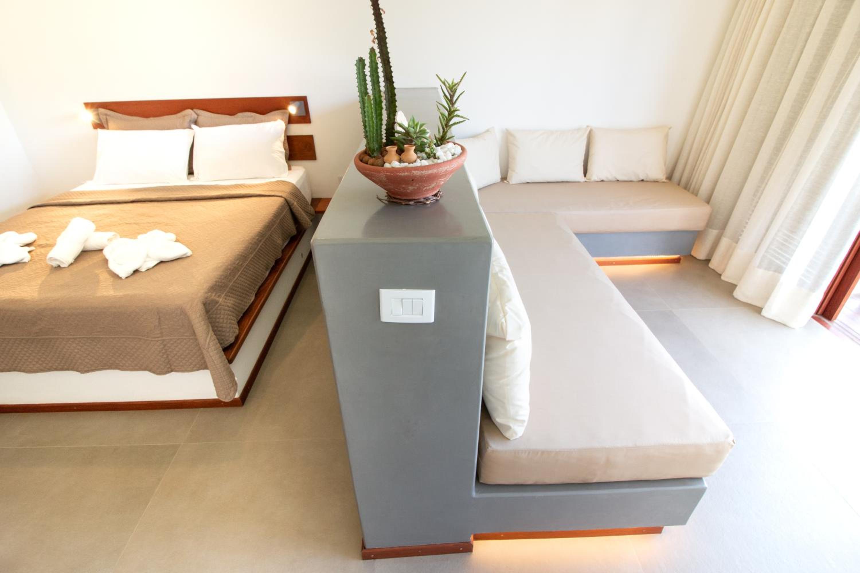 Standard Suite - Photo 3