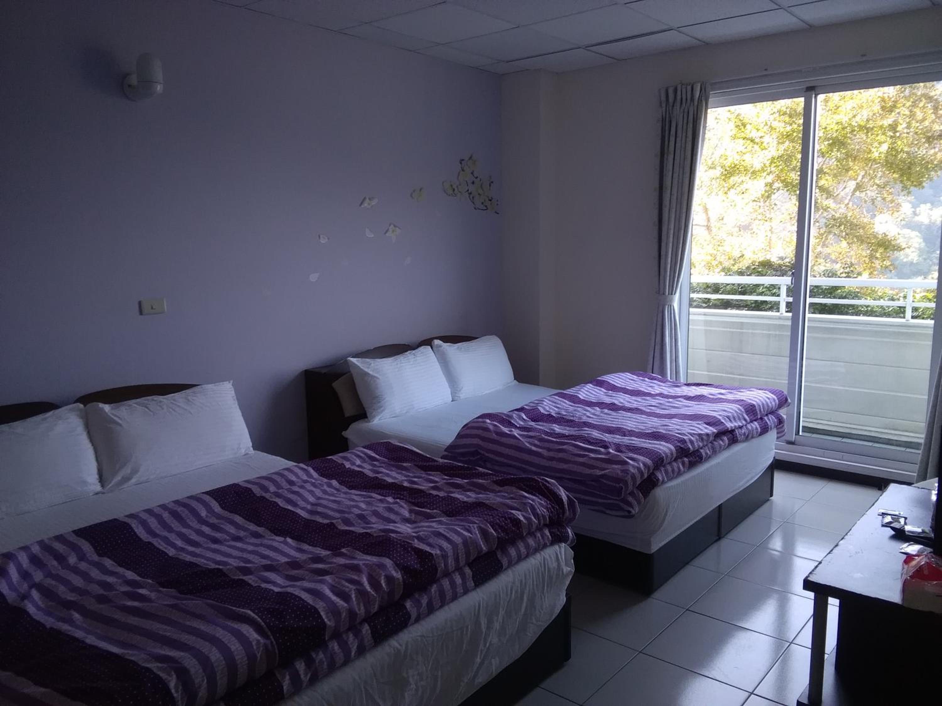 Quadruple Room with Private Bathroom photo 1