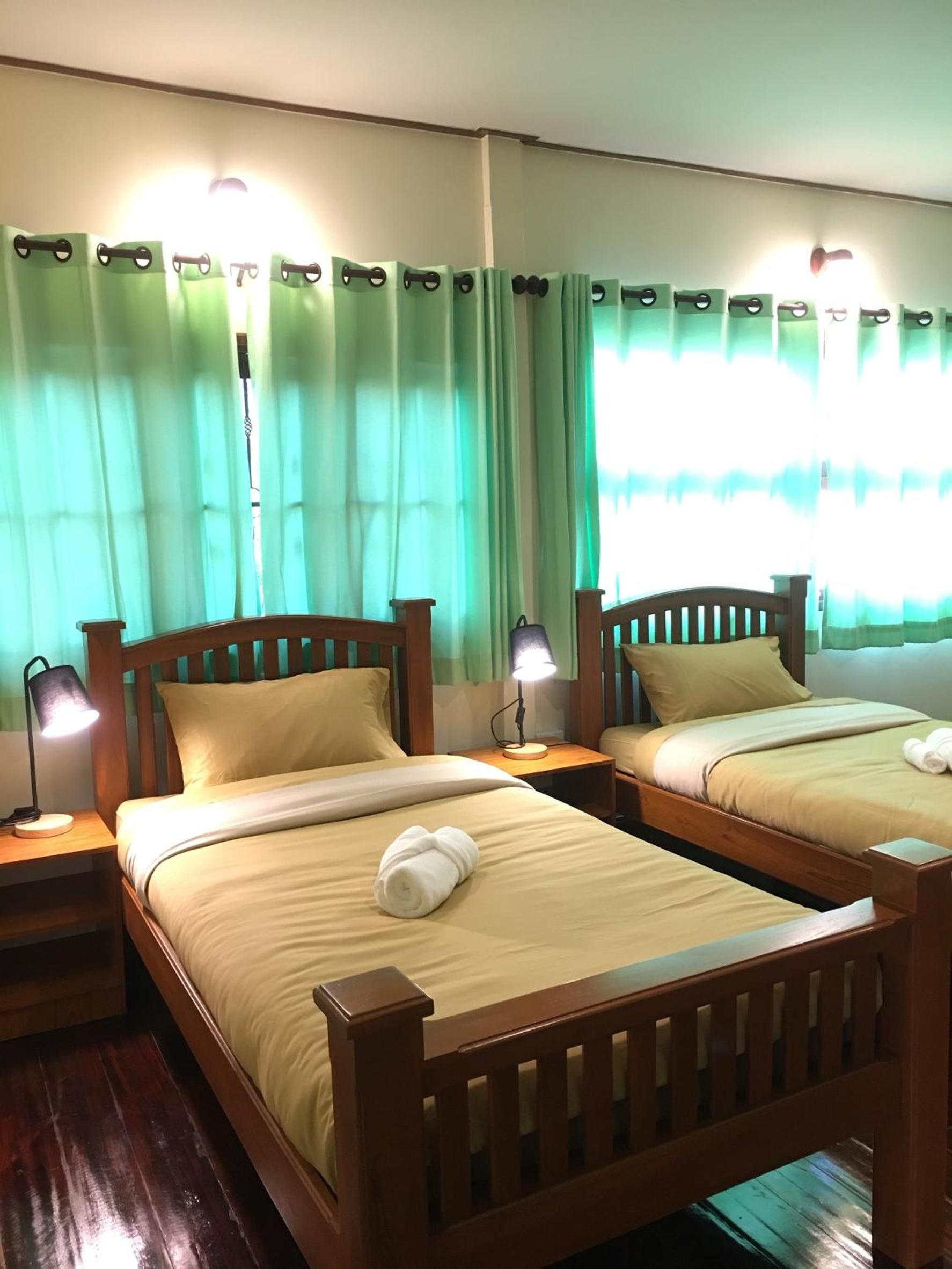 Economy Twin Room - Photo 15