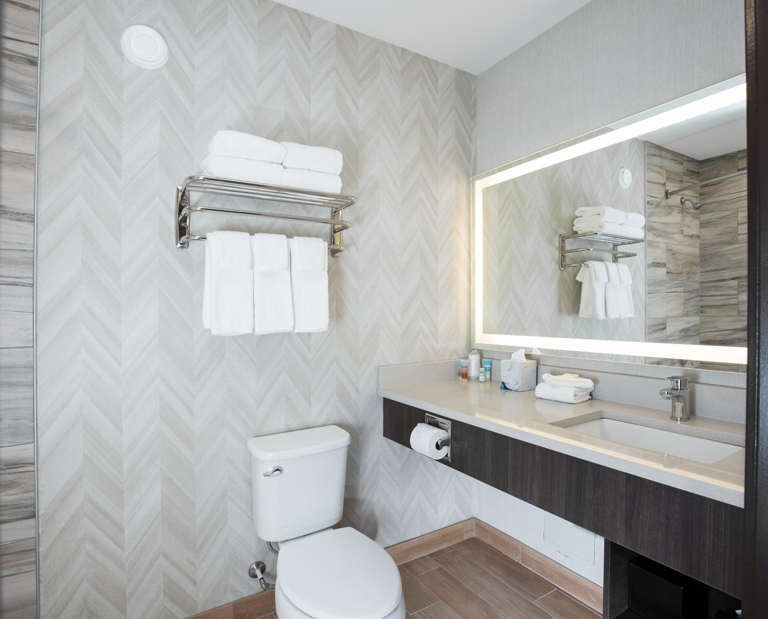 Deluxe King Room photo 2