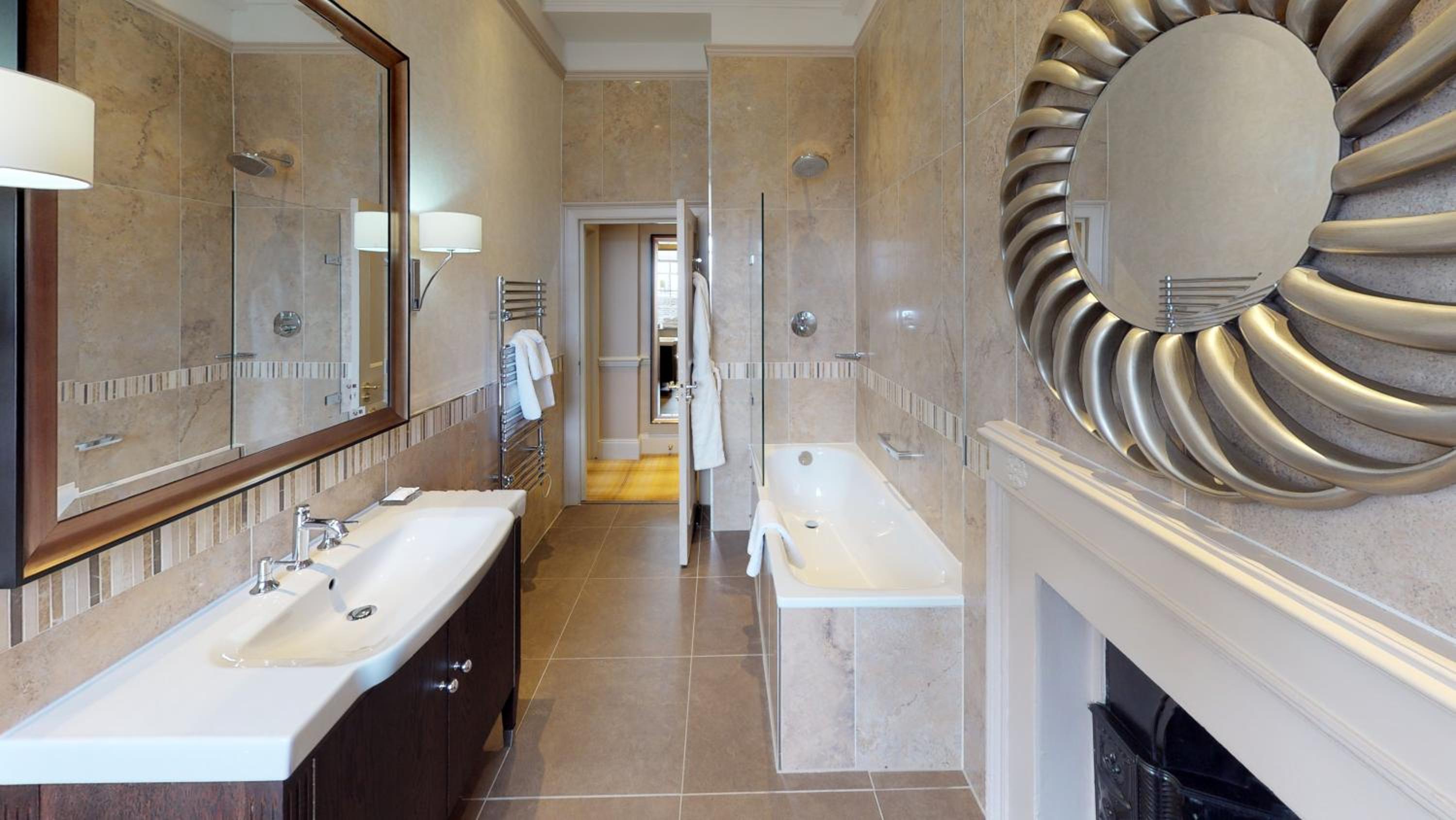 Main House Period Double Room thumbnail 6
