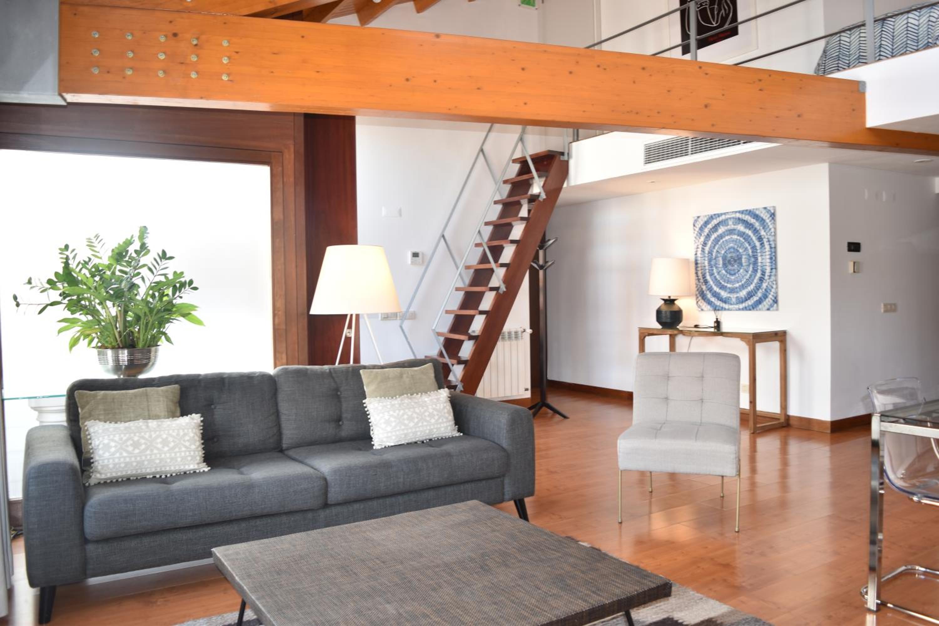 Loft - Photo 1