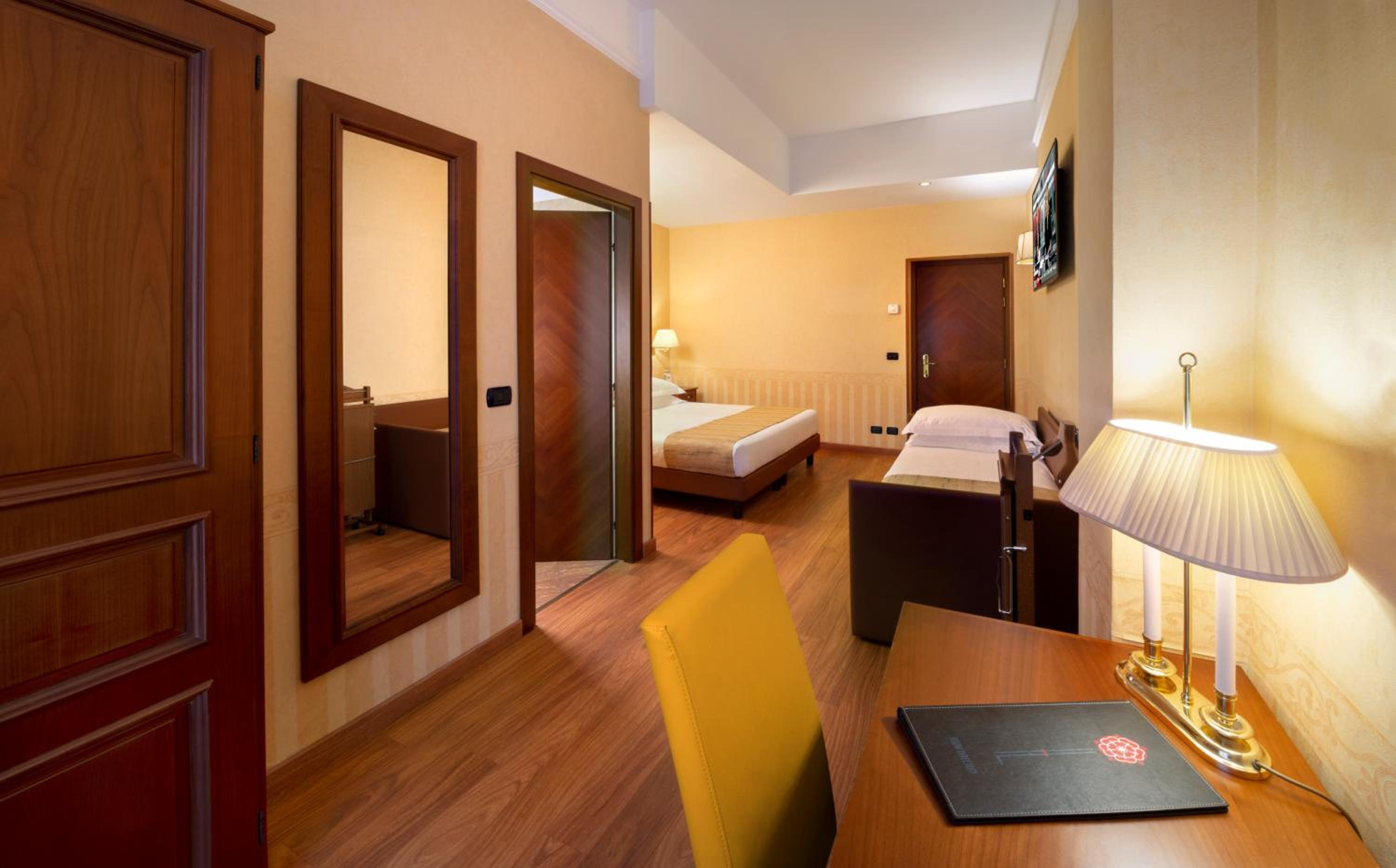 Triple Room thumbnail 6