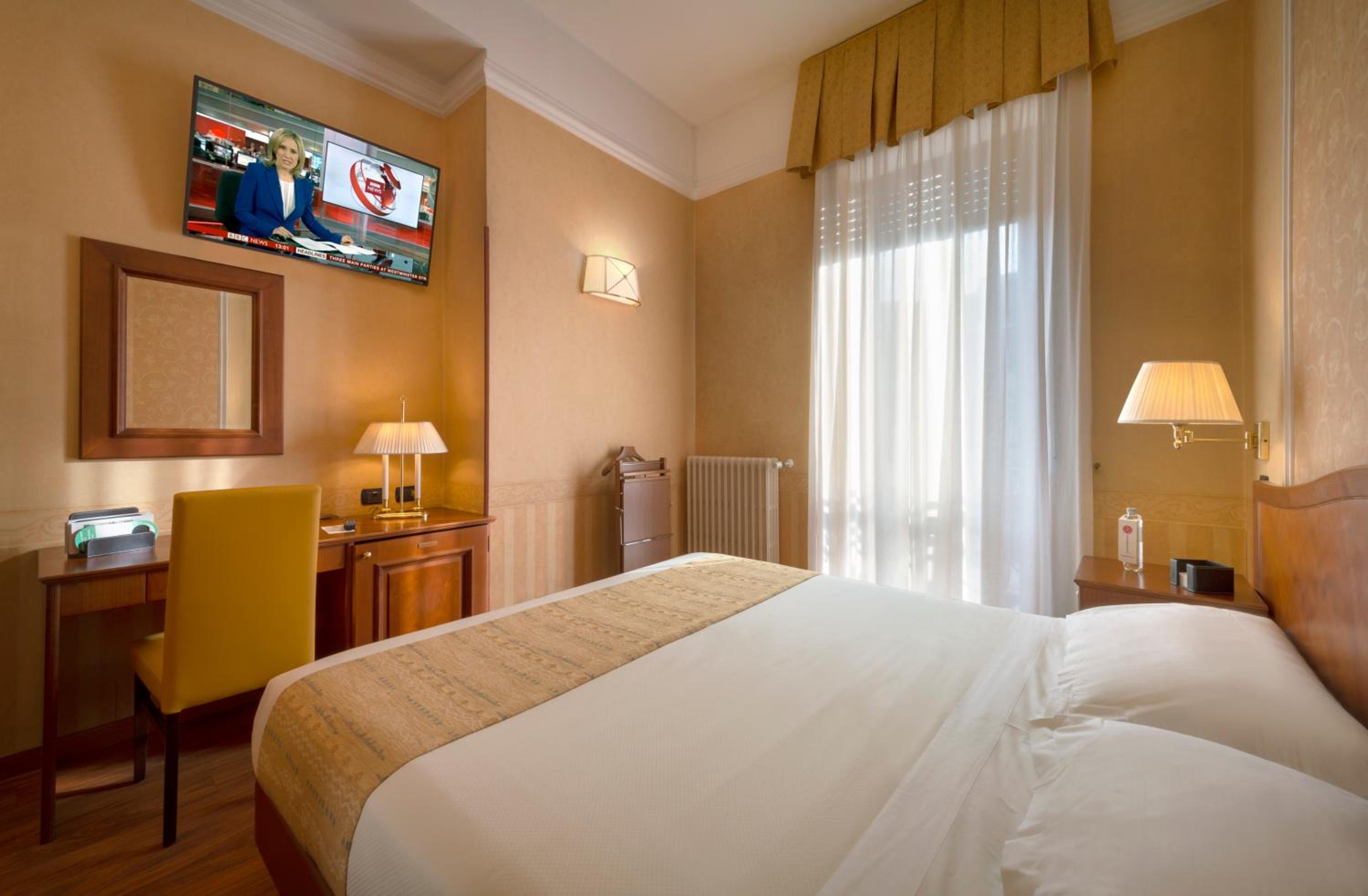 Classic Double or Twin Room thumbnail 5