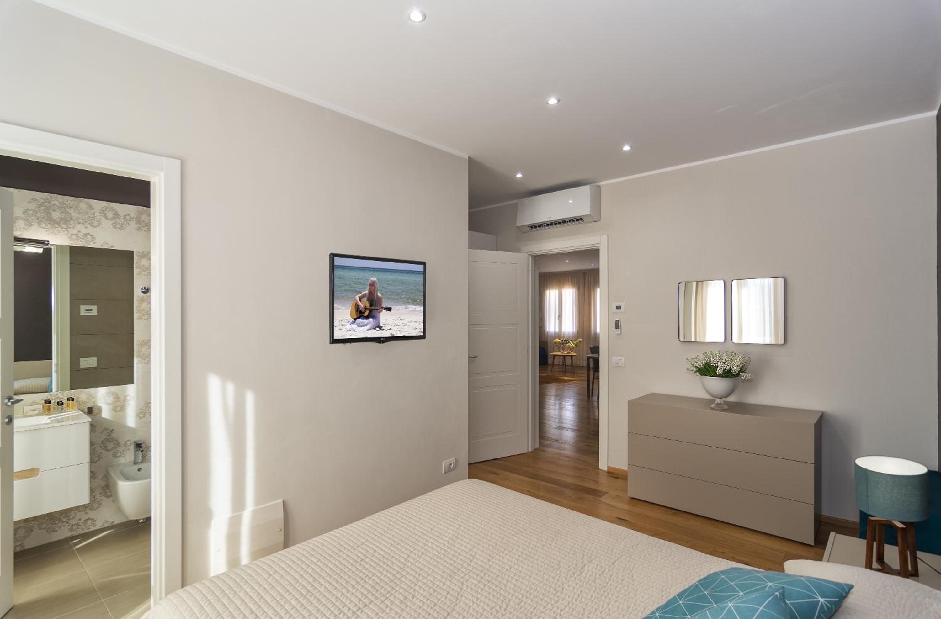 Three-Bedroom Apartment photo 2
