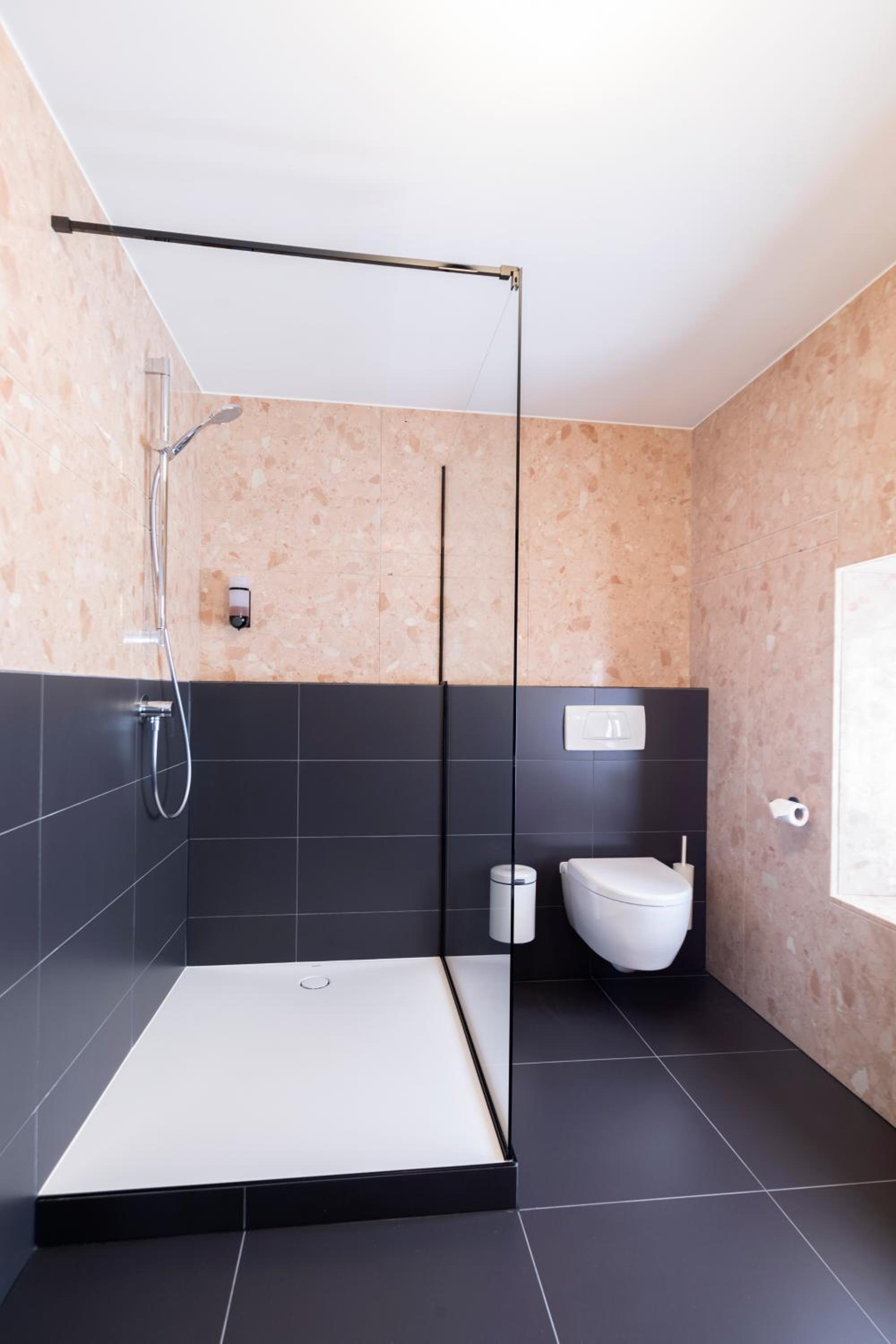 Suite - Photo 8