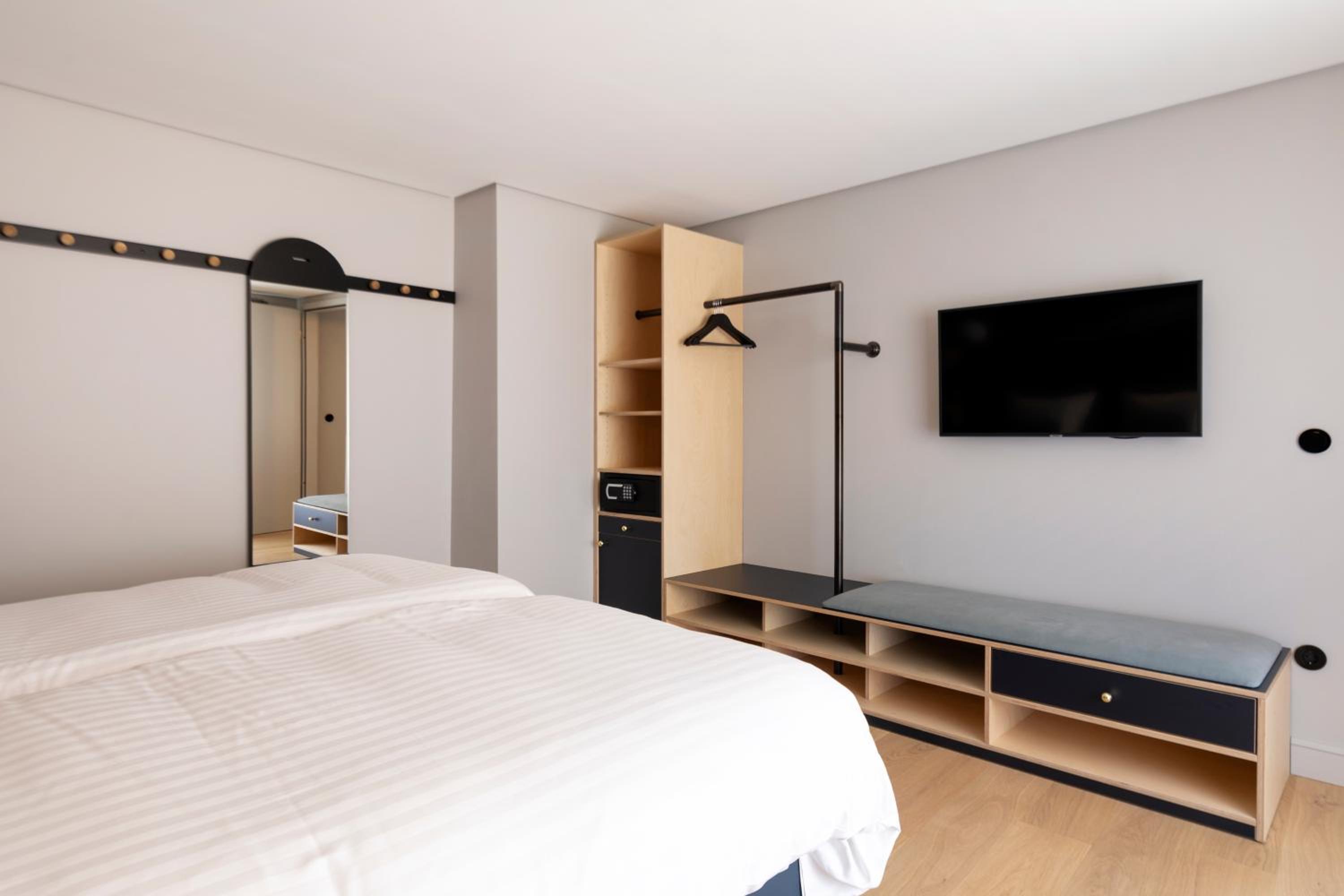 Suite - Photo 3