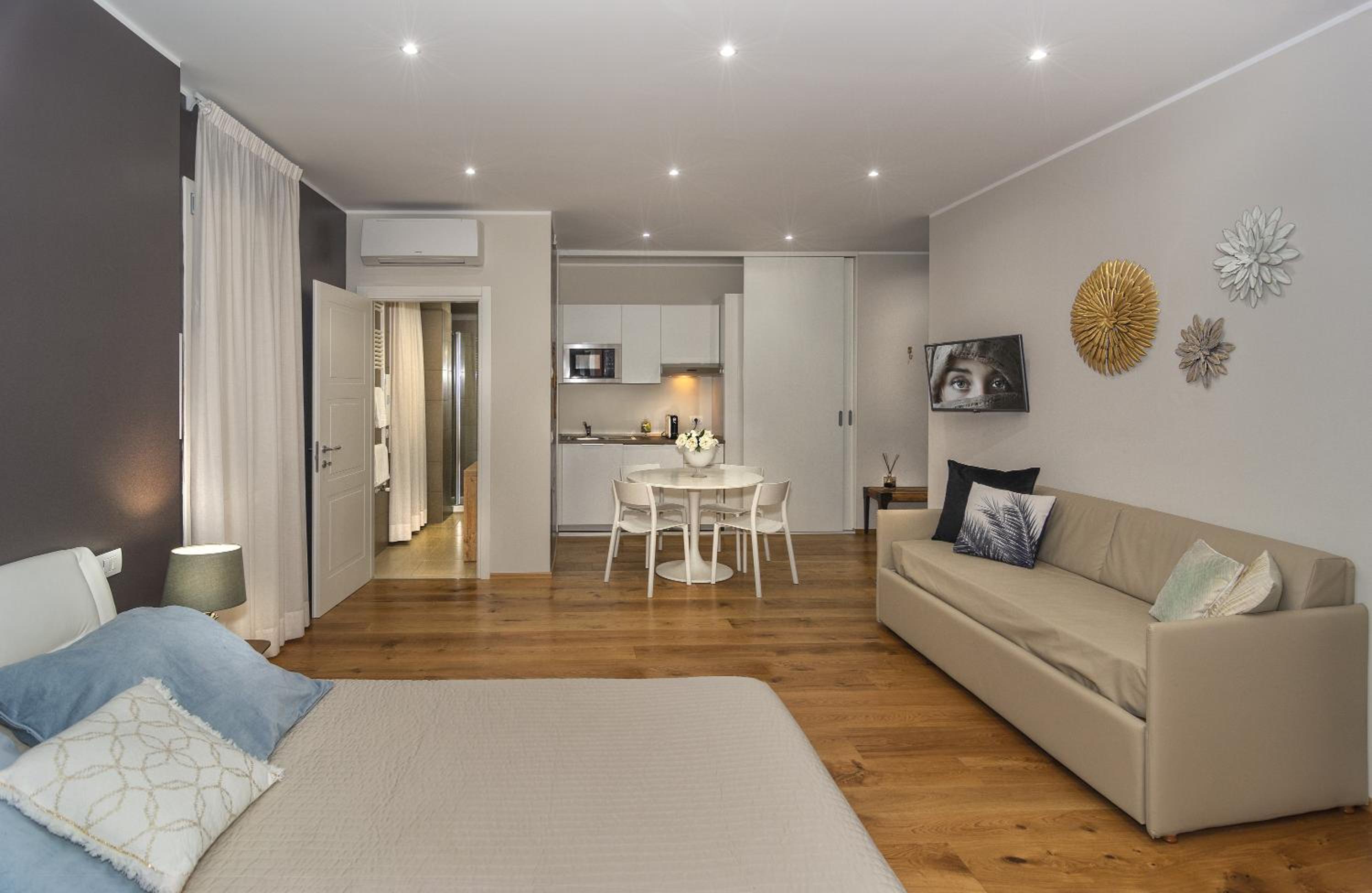 Studio Apartment photo 1