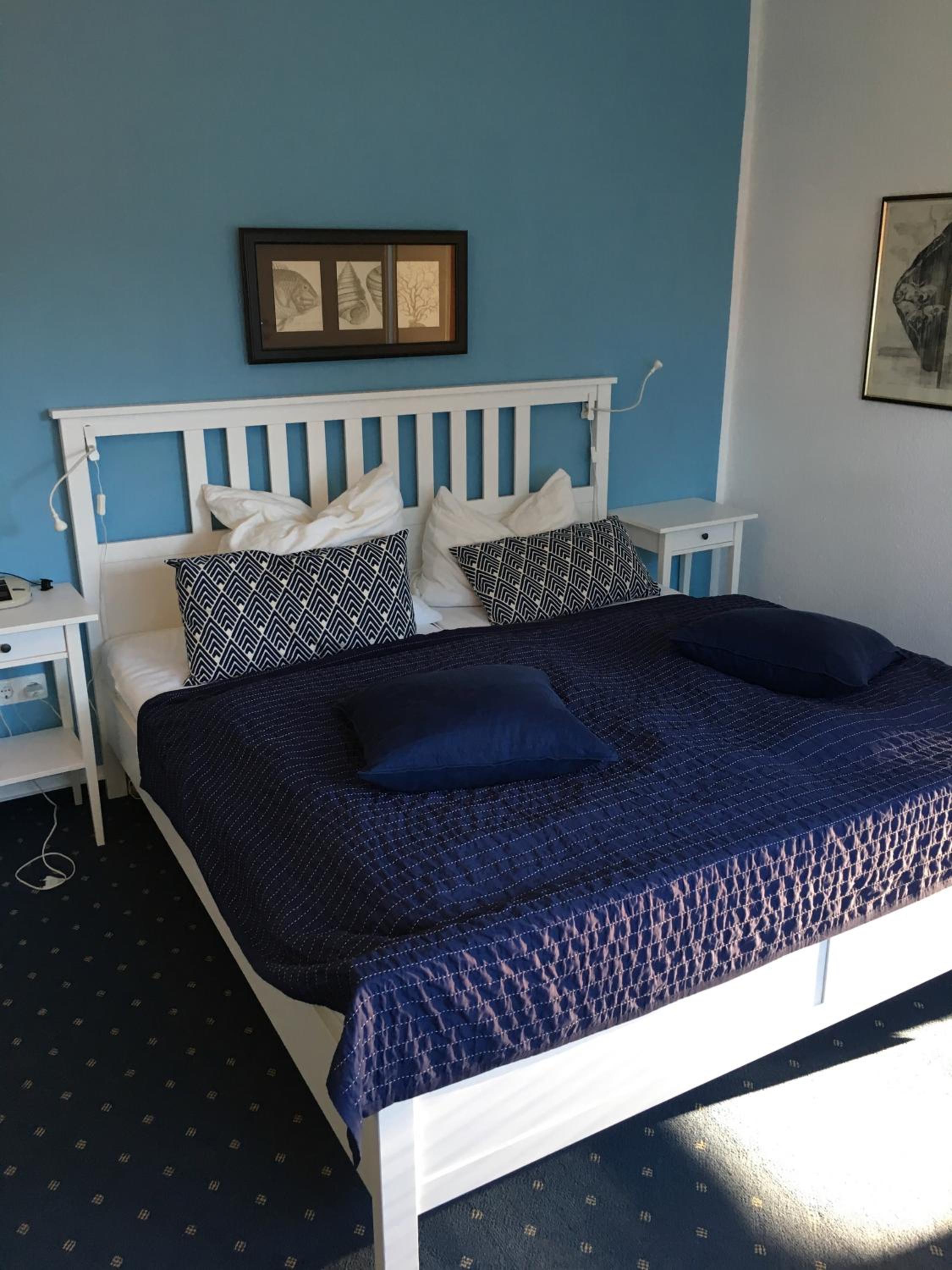 Five-Bedroom House photo 1