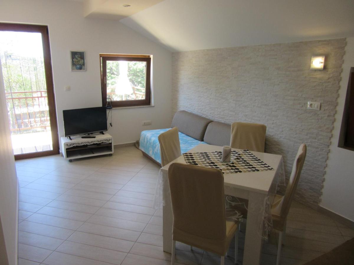 Apartment with Balcony - Photo 14