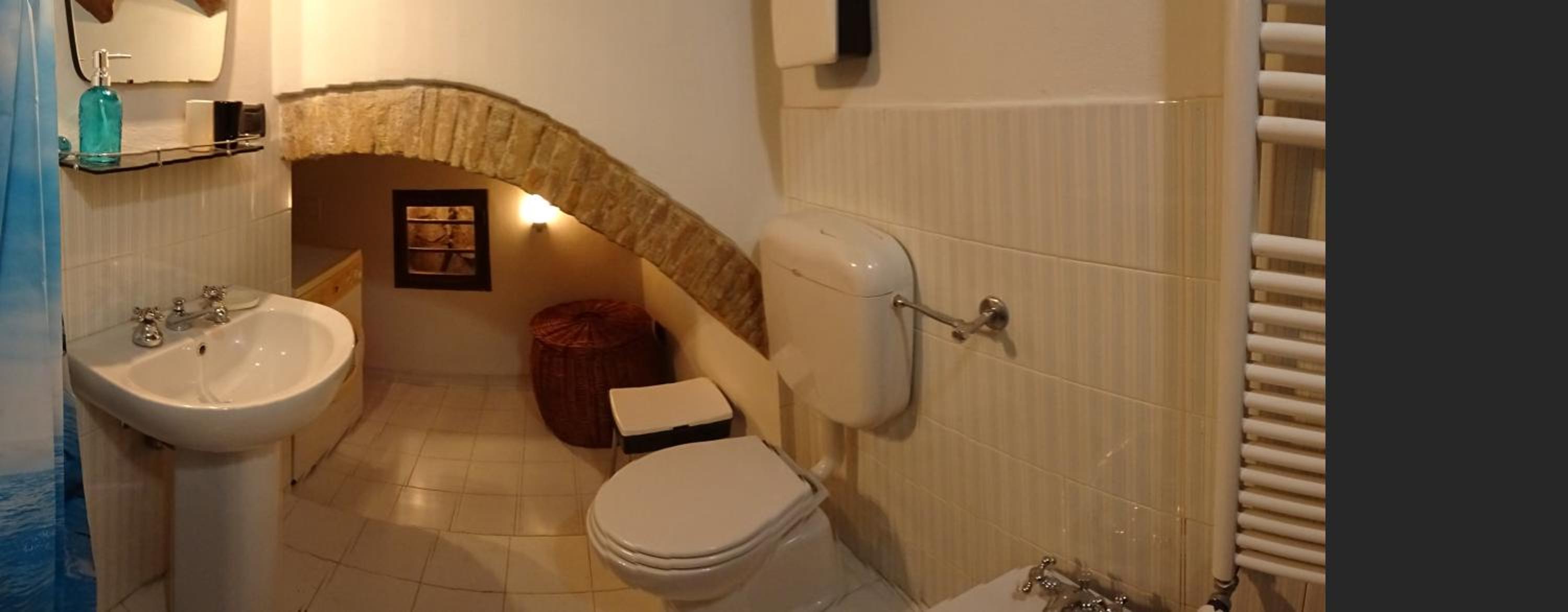 One-Bedroom Apartment - Photo 6