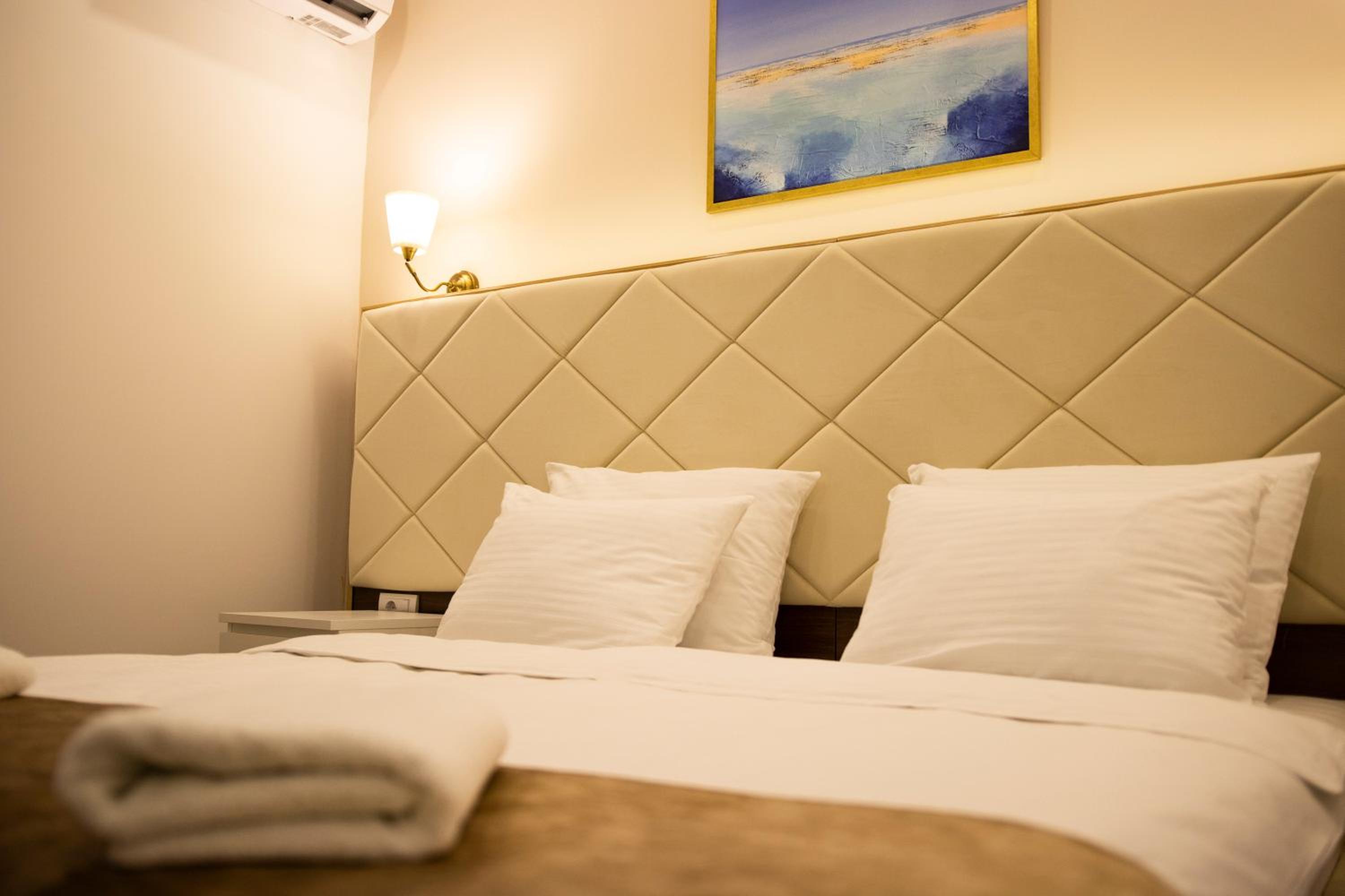 Standard Double or Twin Room - Photo 19