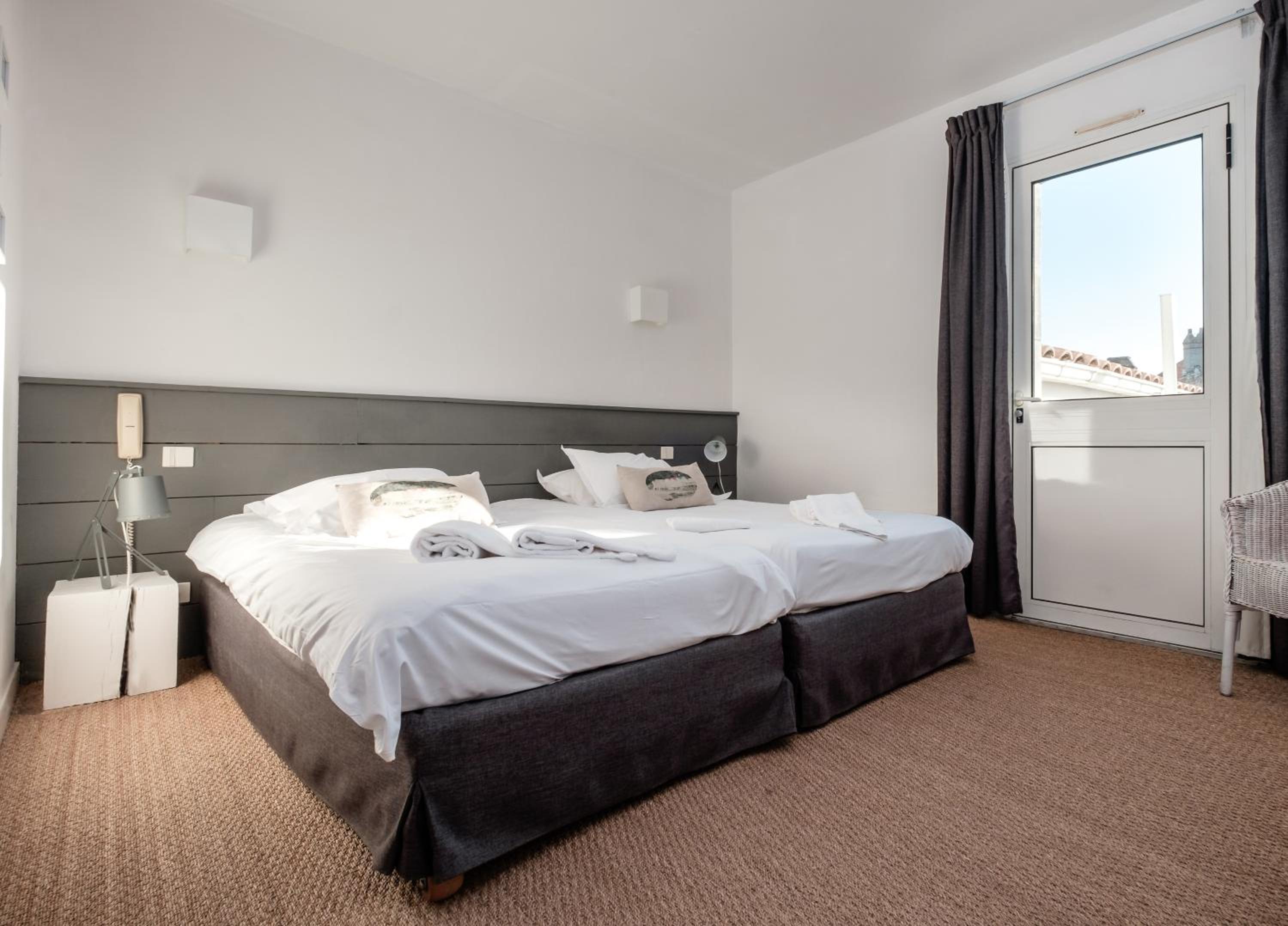 Superior Twin Room with Pool View