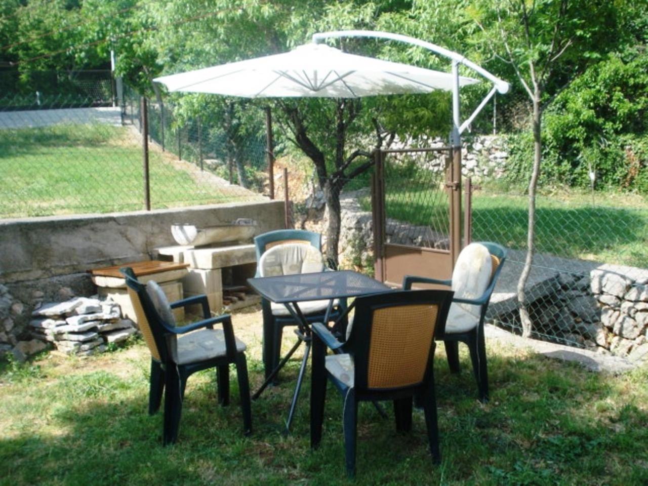 Apartment with Balcony - Photo 11
