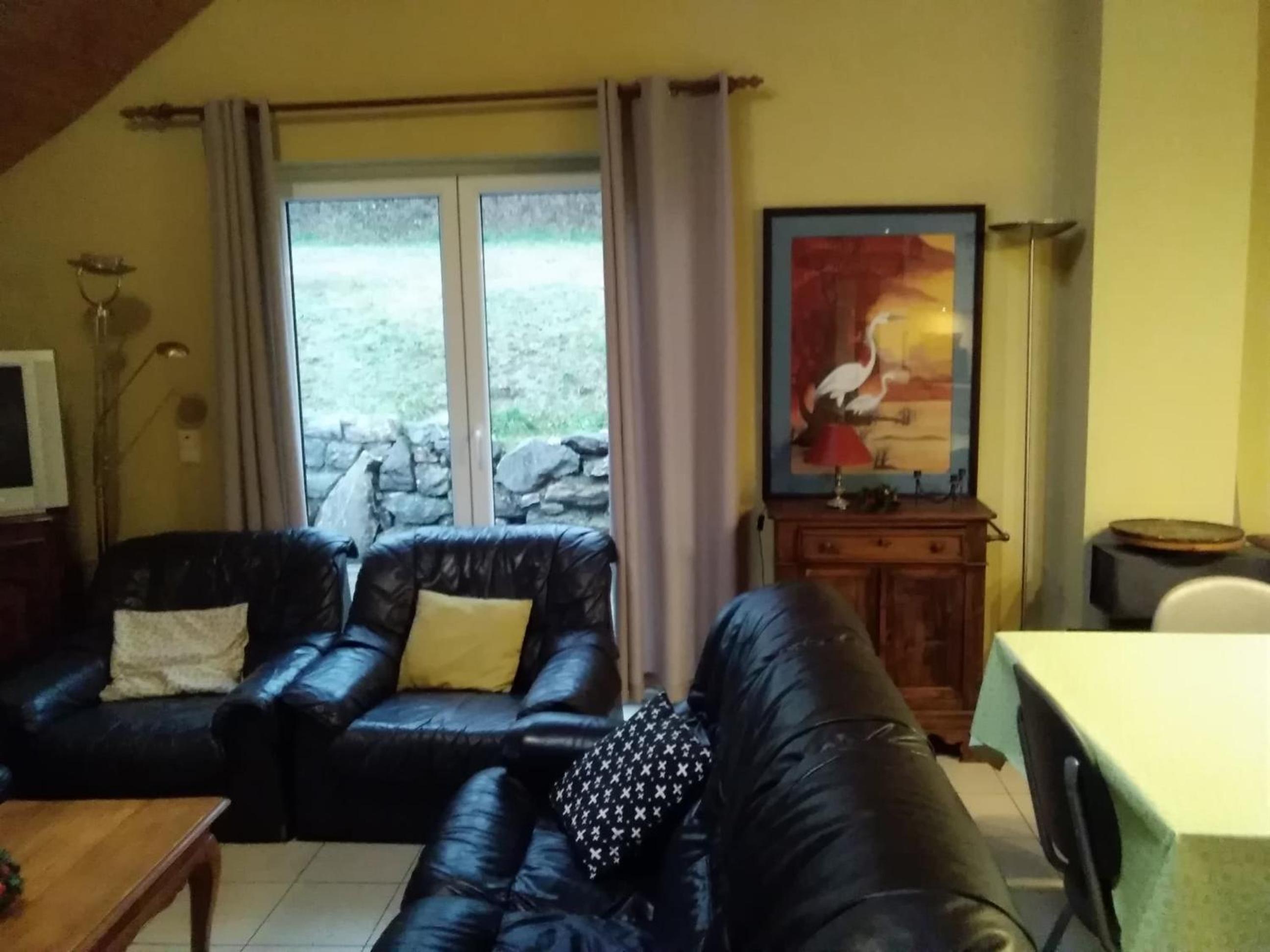 Six-Bedroom House photo 1