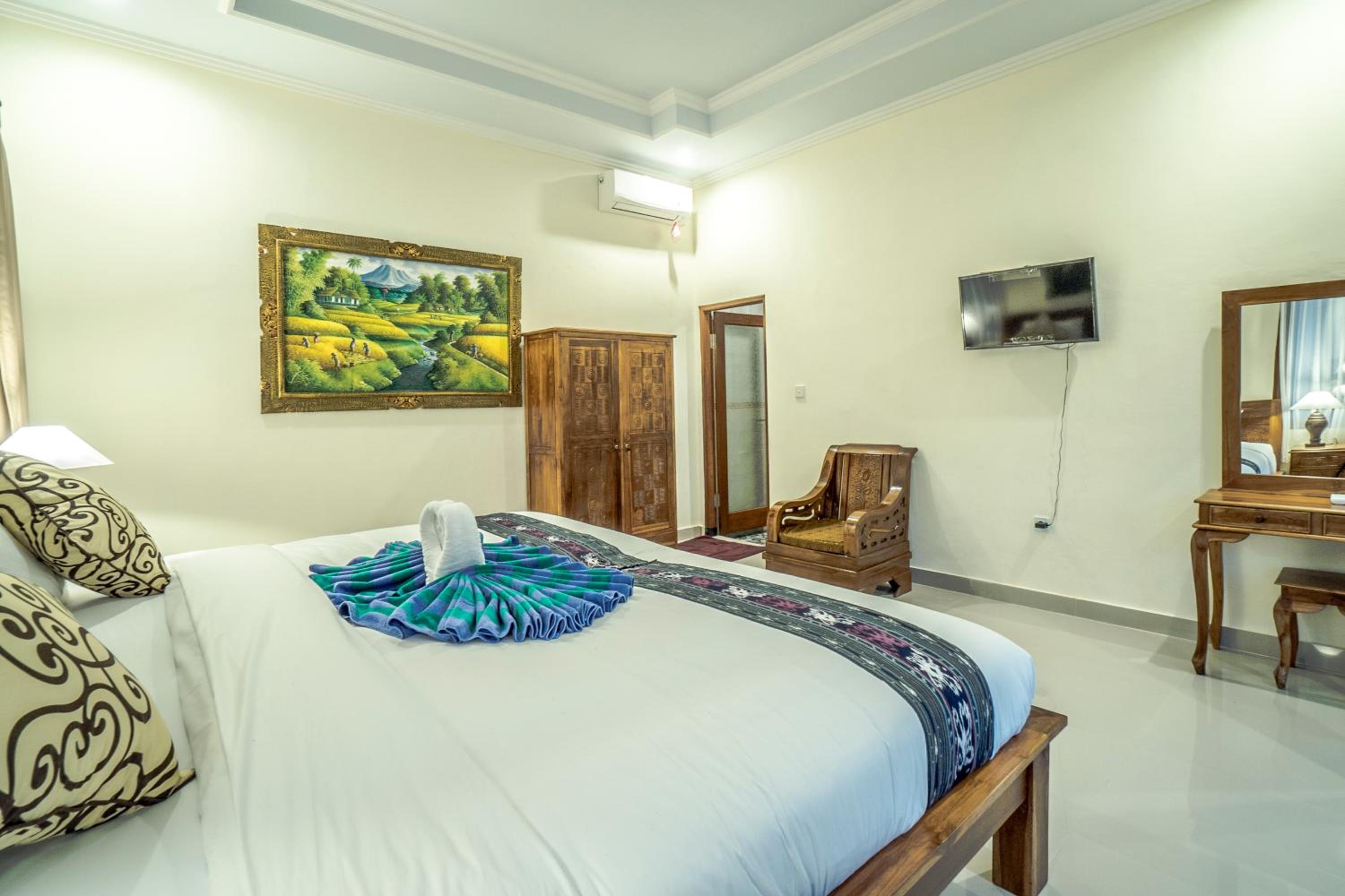 Double or Twin Room with Pool View - Photo 17