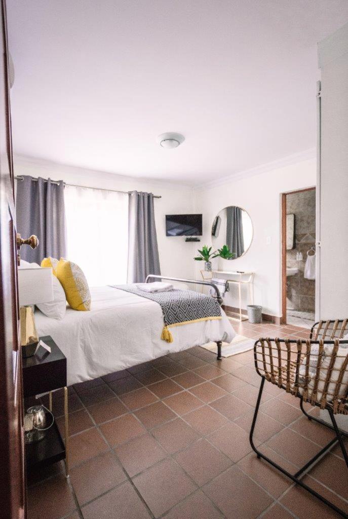 Standard Suite - Photo 6