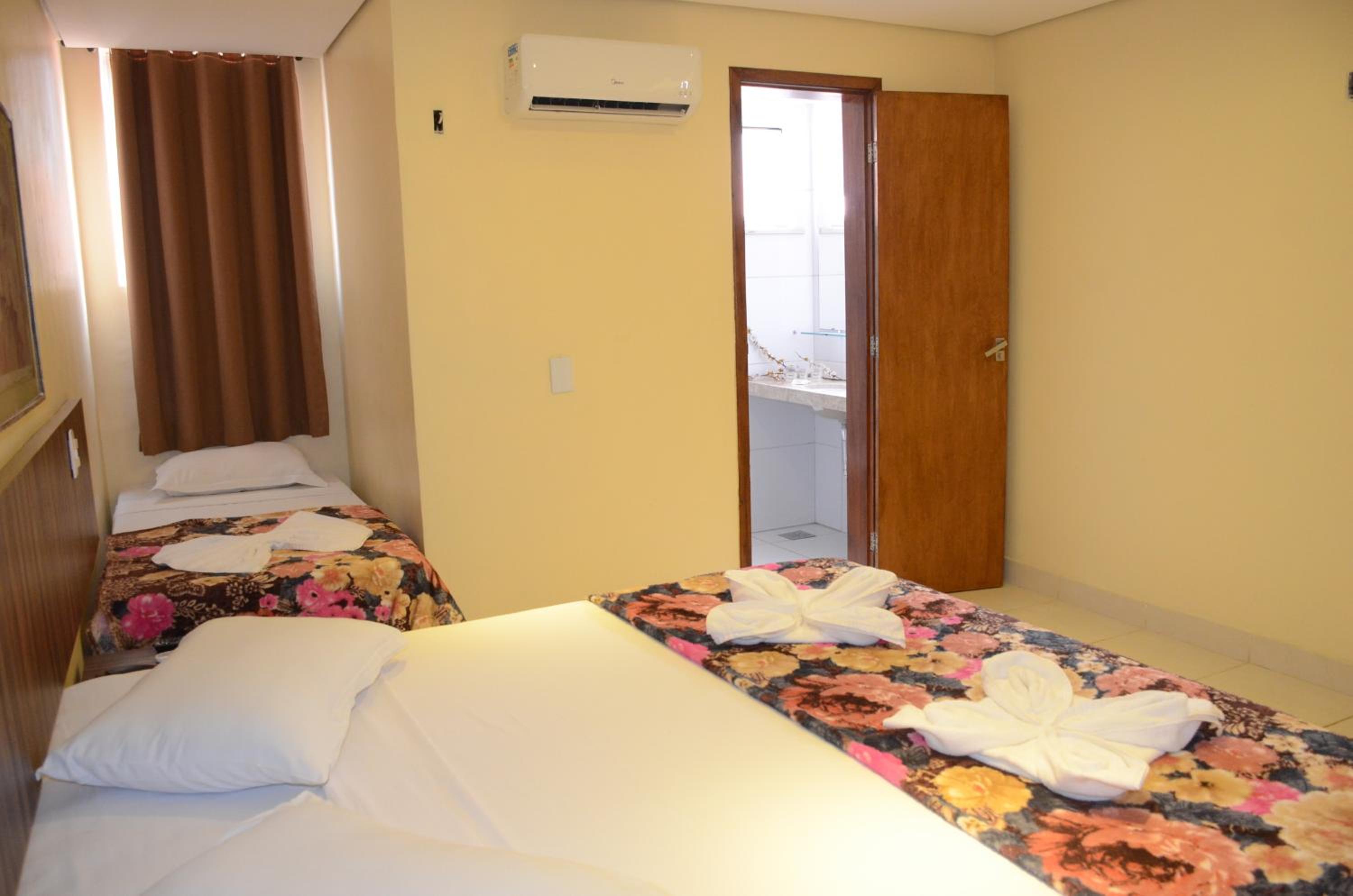 Standard Twin Room - Photo 4