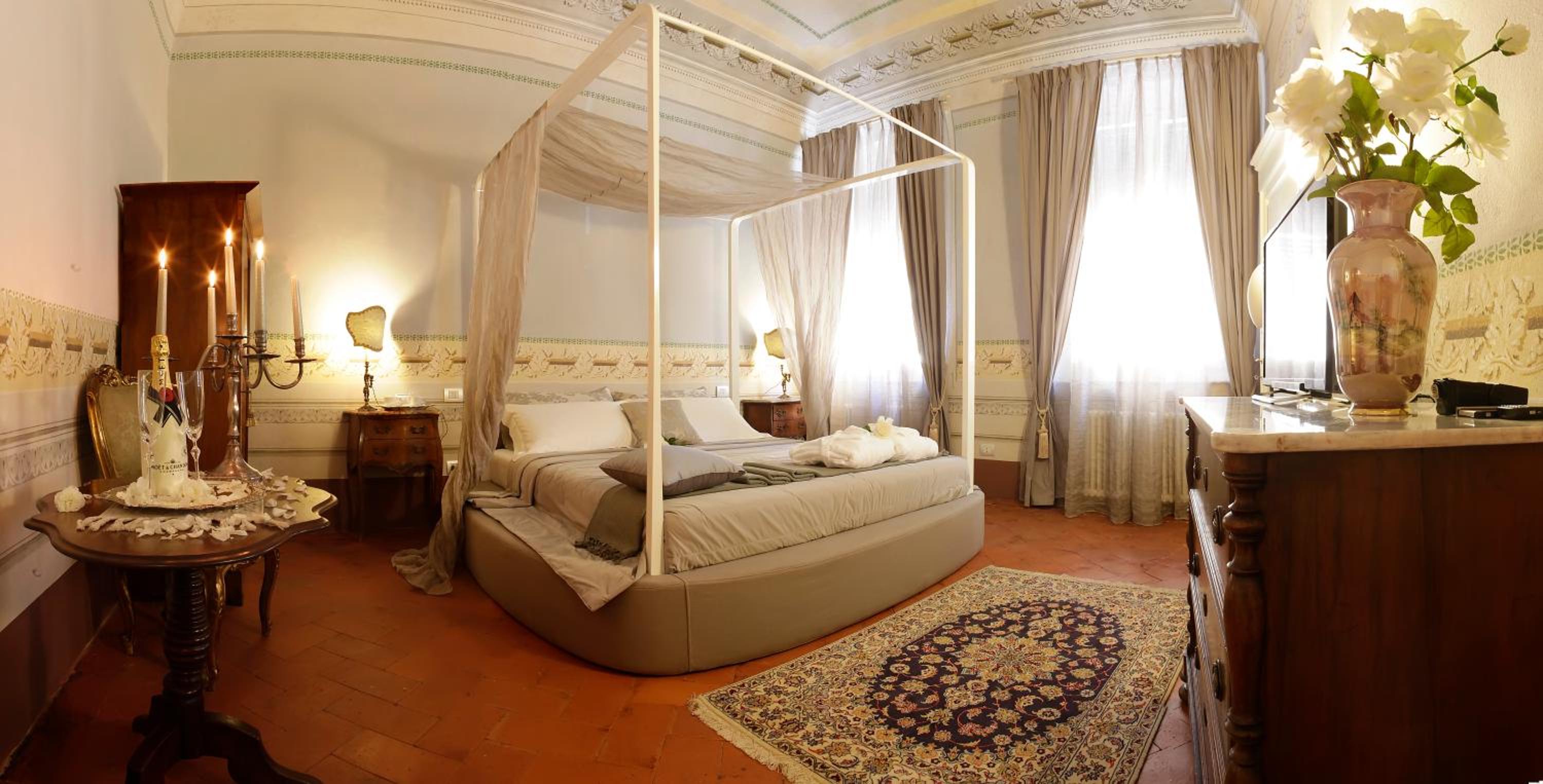Double Room with Four Poster Bed photo 1