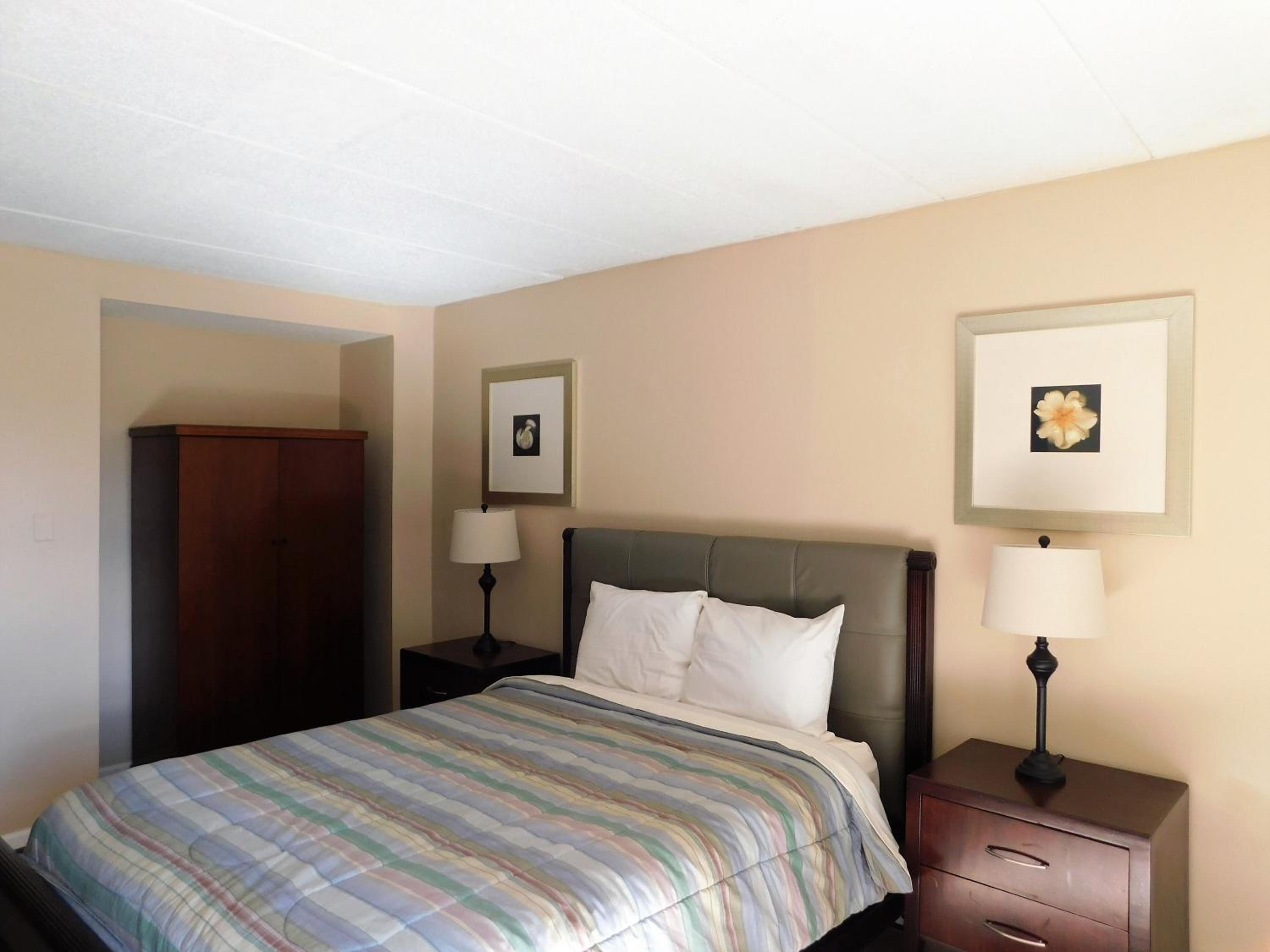 Deluxe Queen Room - Photo 8