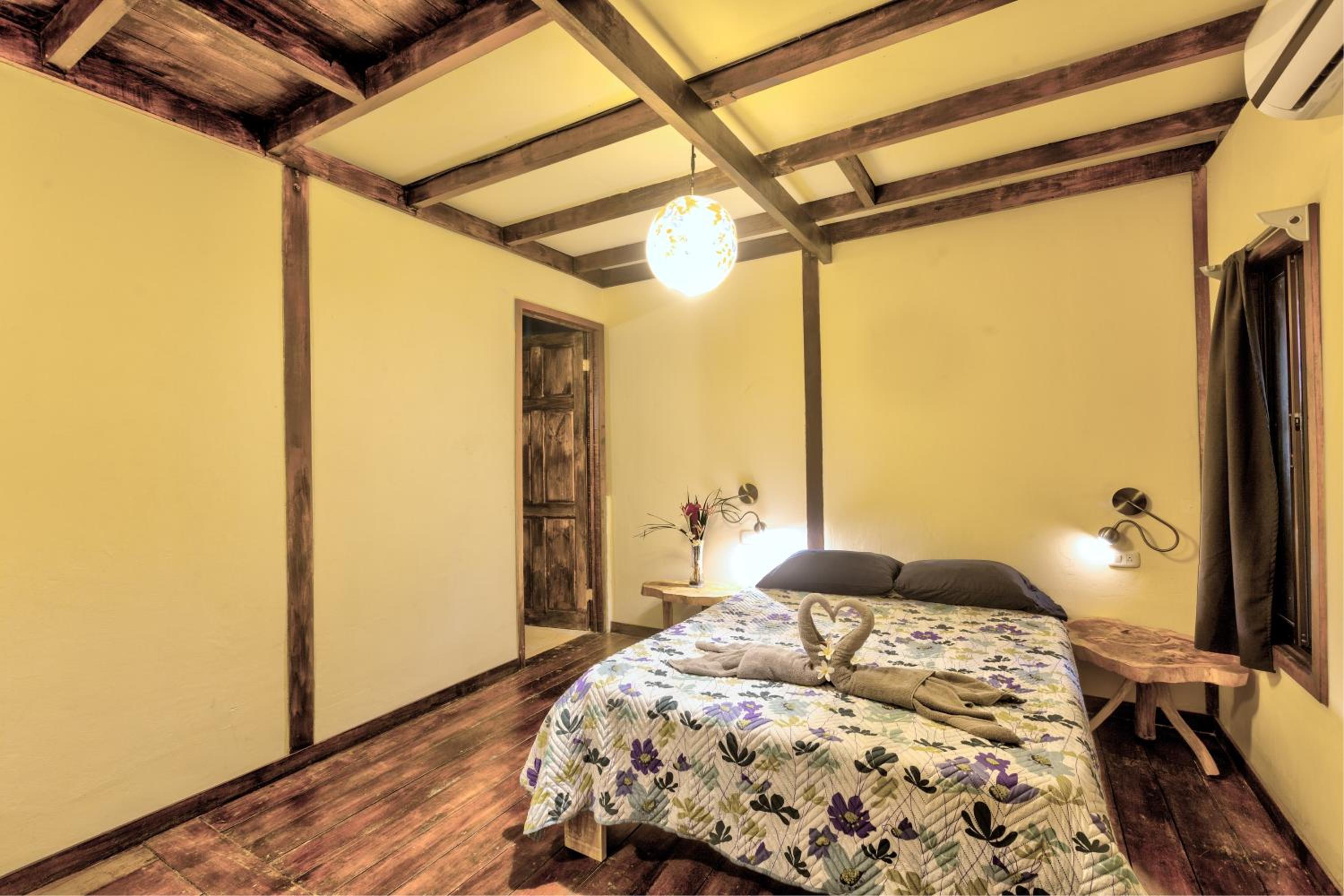 Junior Suite with Balcony - Photo 2