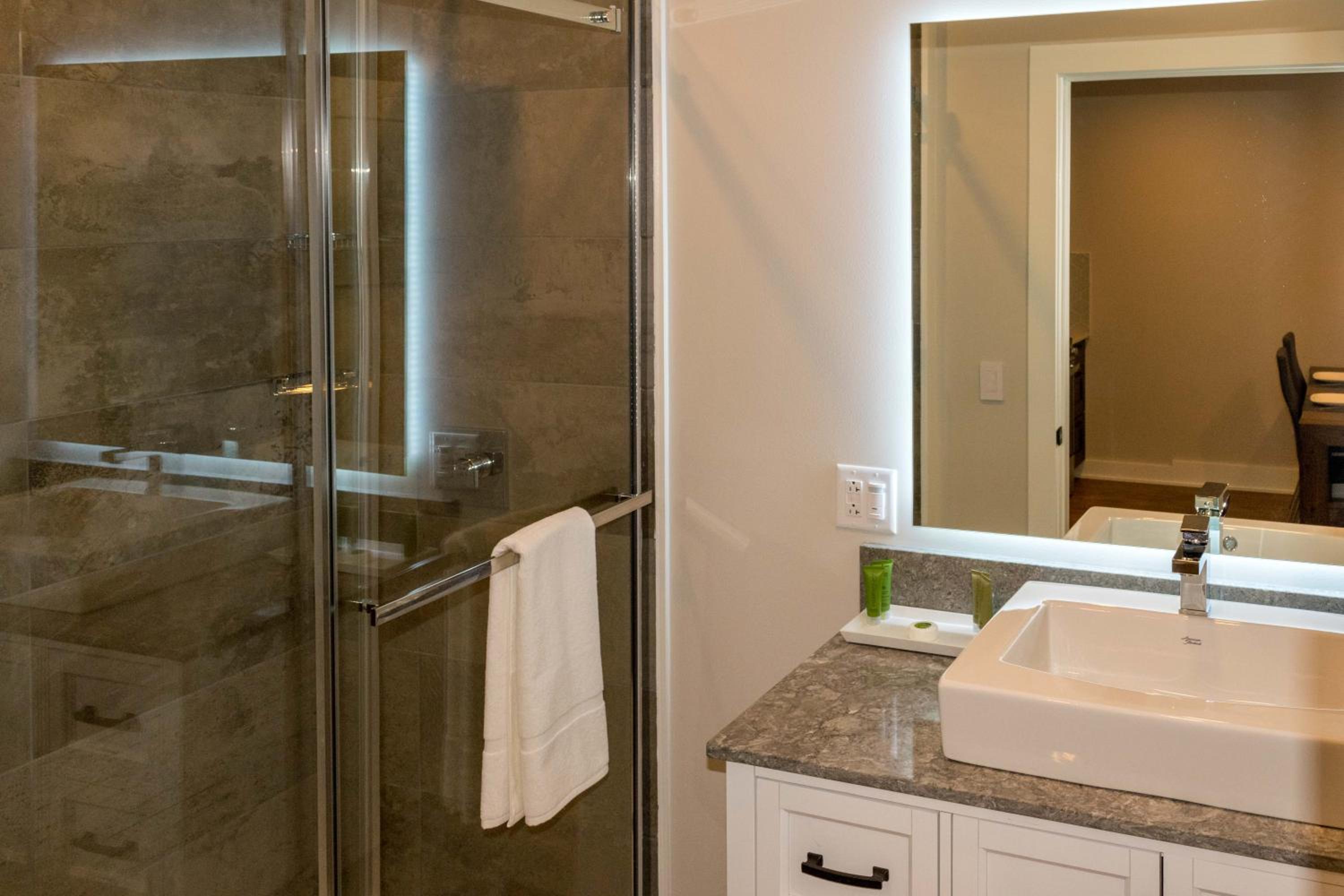 One-Bedroom Apartment - Photo 3