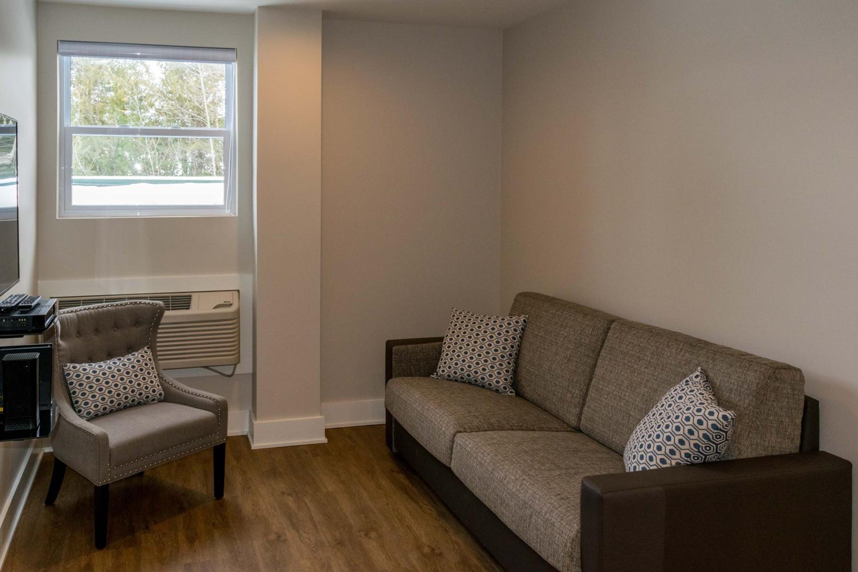 One-Bedroom Apartment - Photo 1