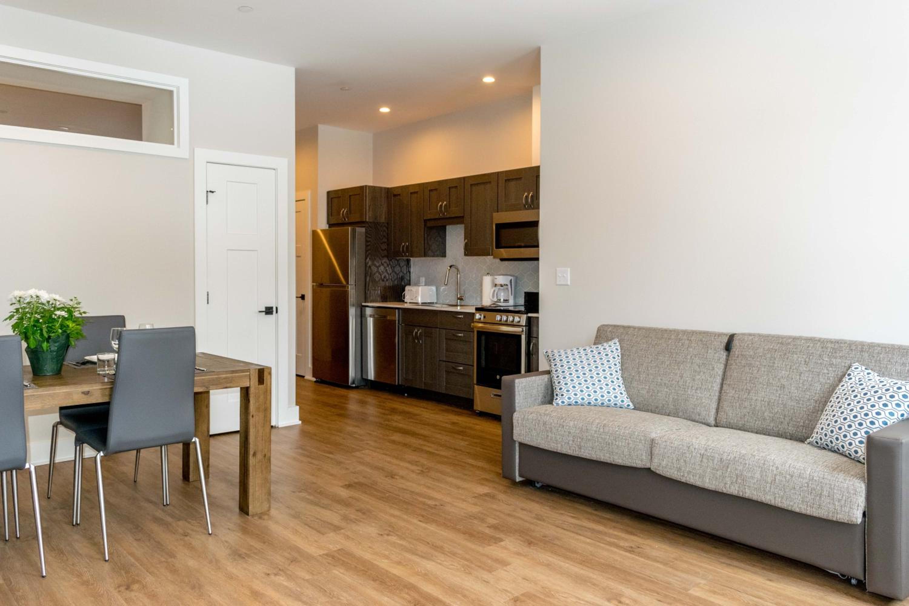 One-Bedroom Apartment - Photo 6