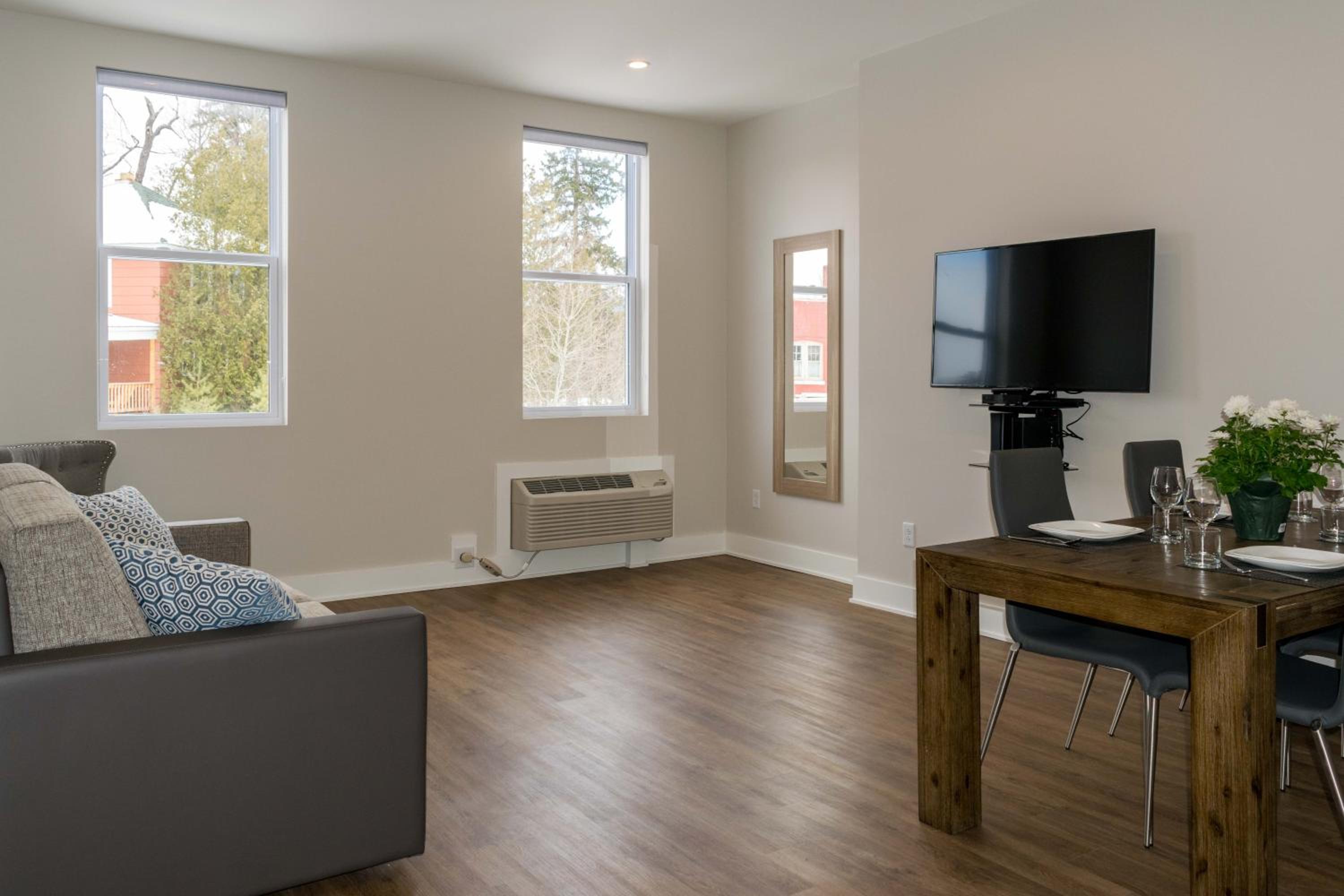 One-Bedroom Apartment - Photo 3
