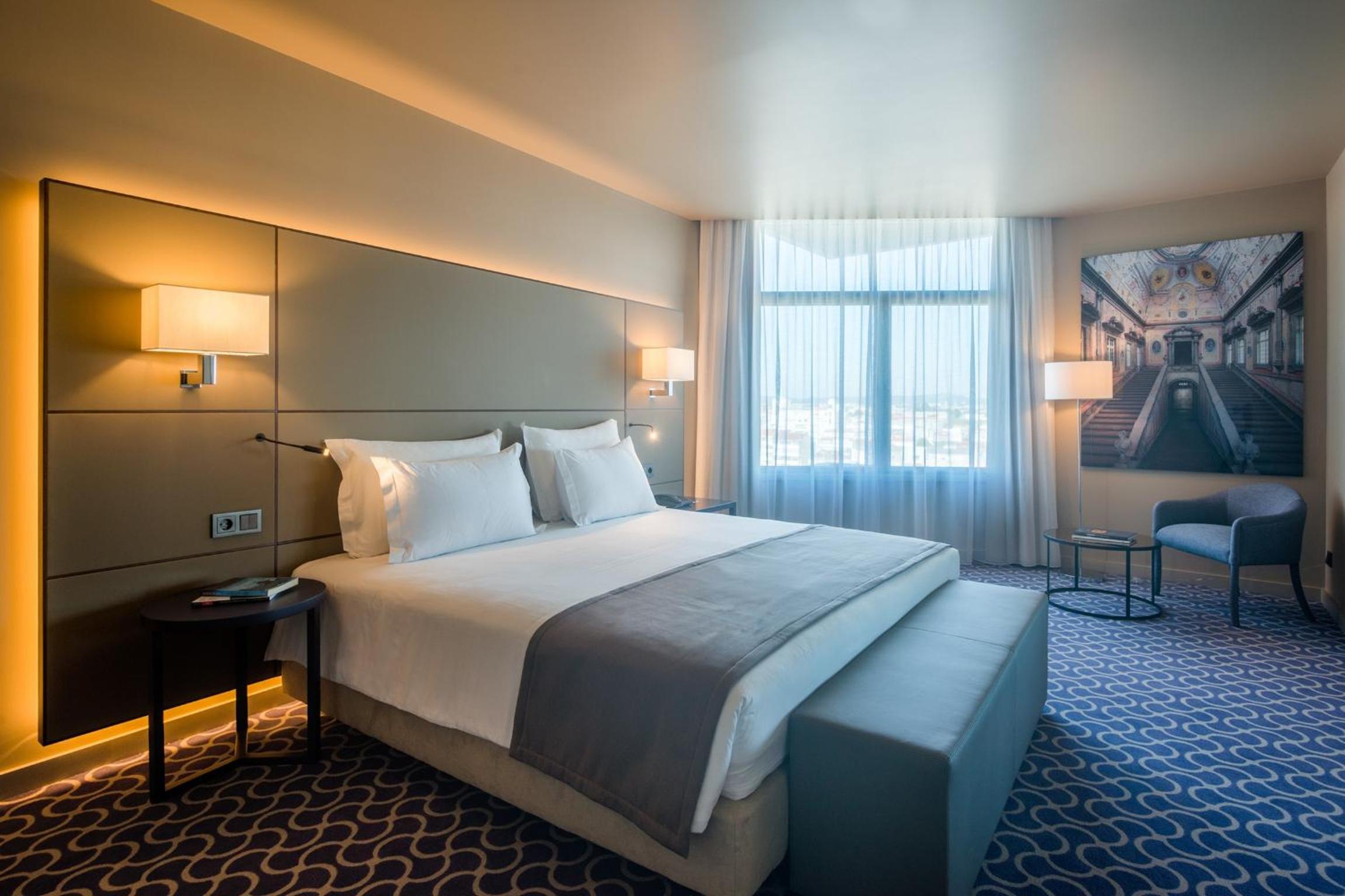 Comfort King Double Room with Romantic Package - Photo 1