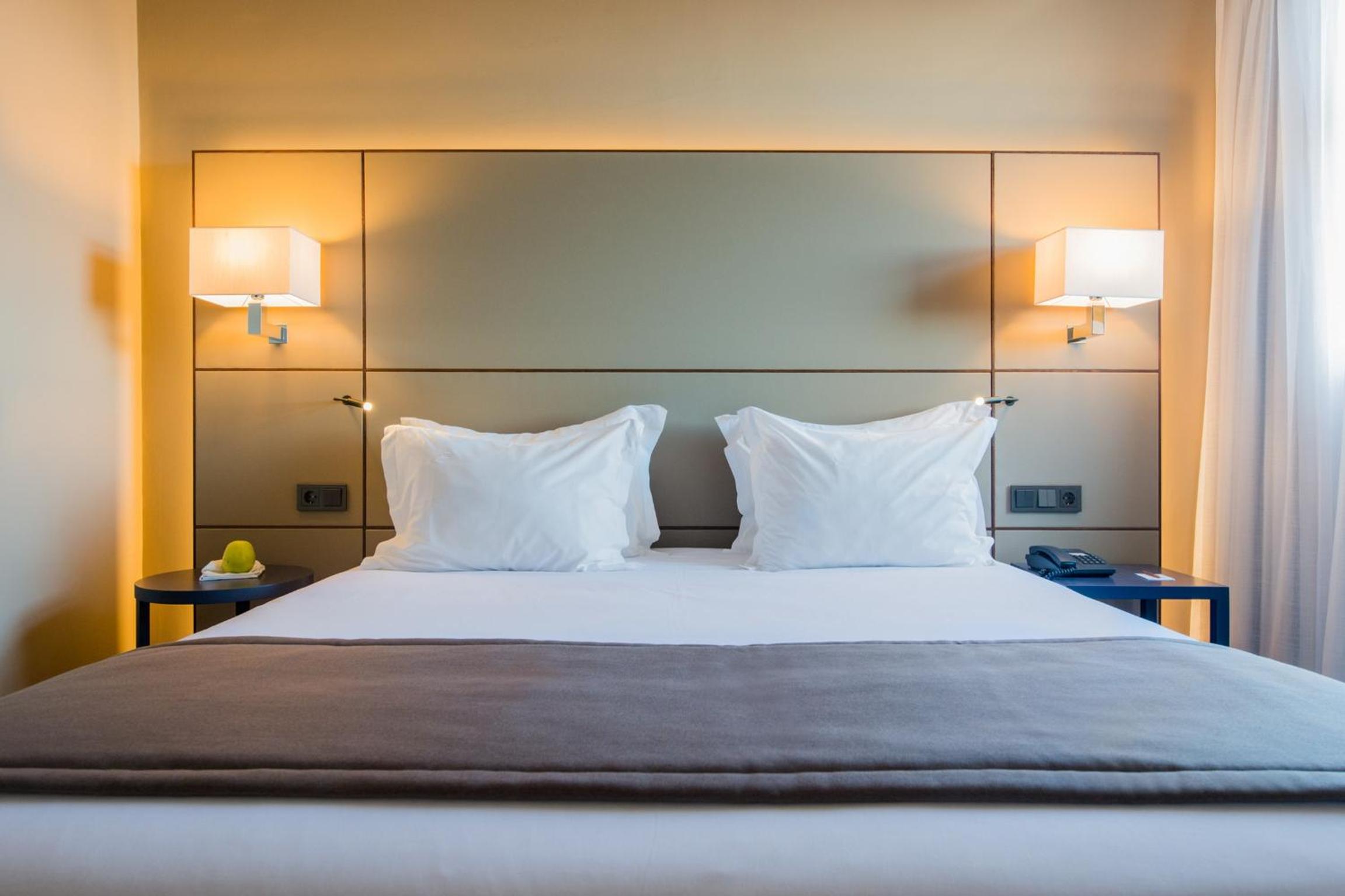 Comfort King Double Room with Romantic Package - Photo 3