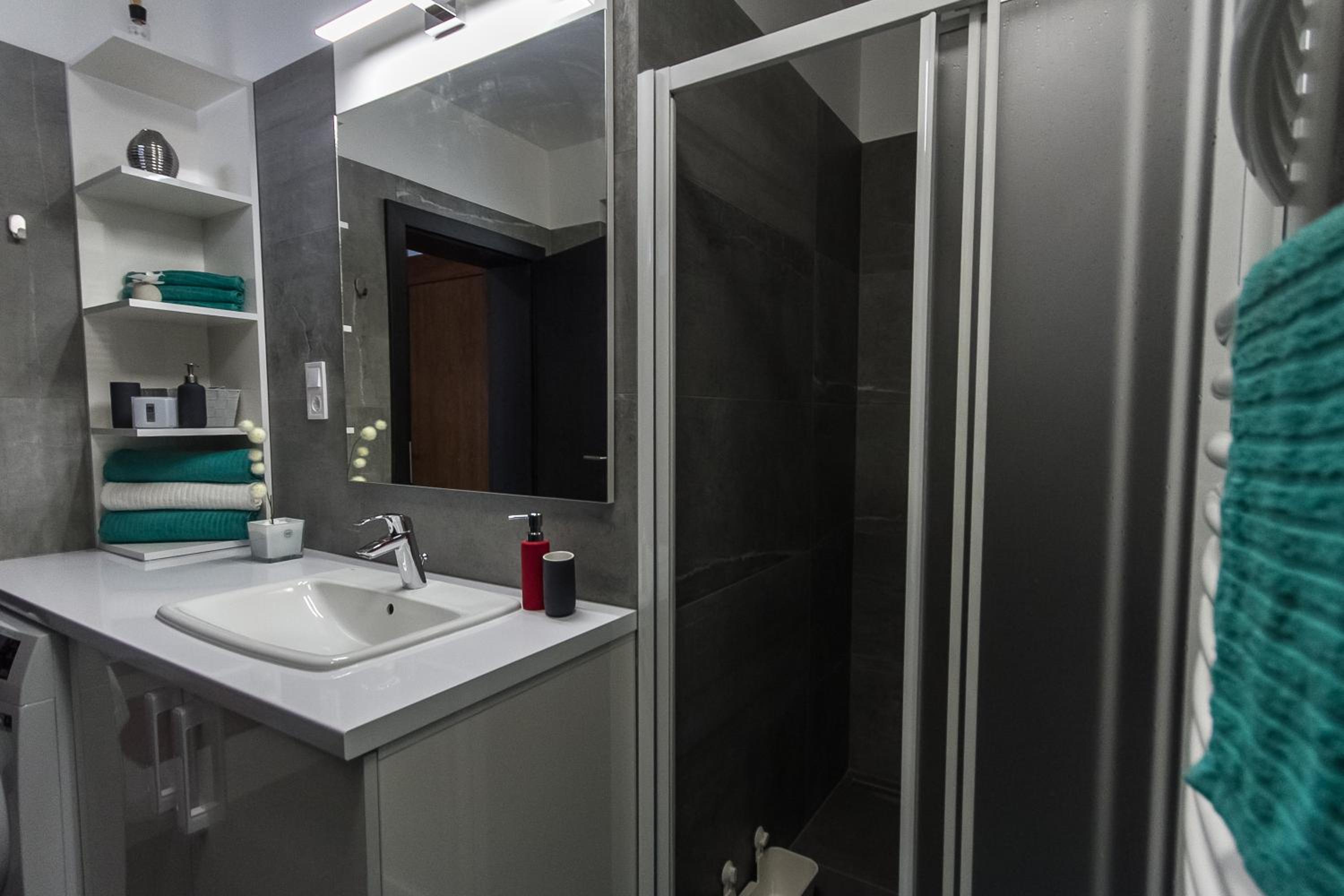 Two-Bedroom Apartment - Photo 16