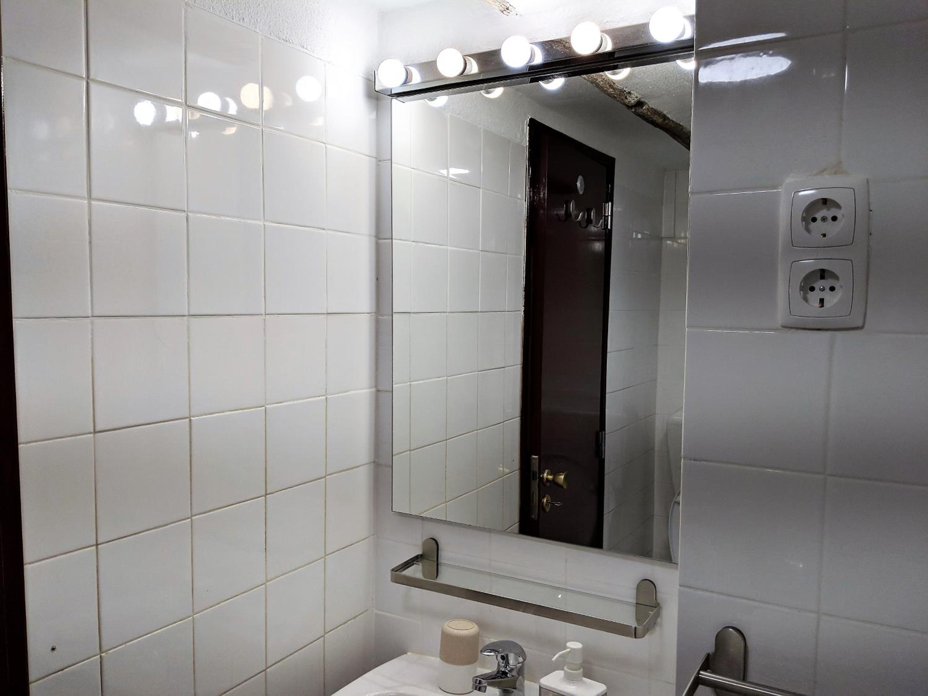 One-Bedroom Apartment - Photo 12