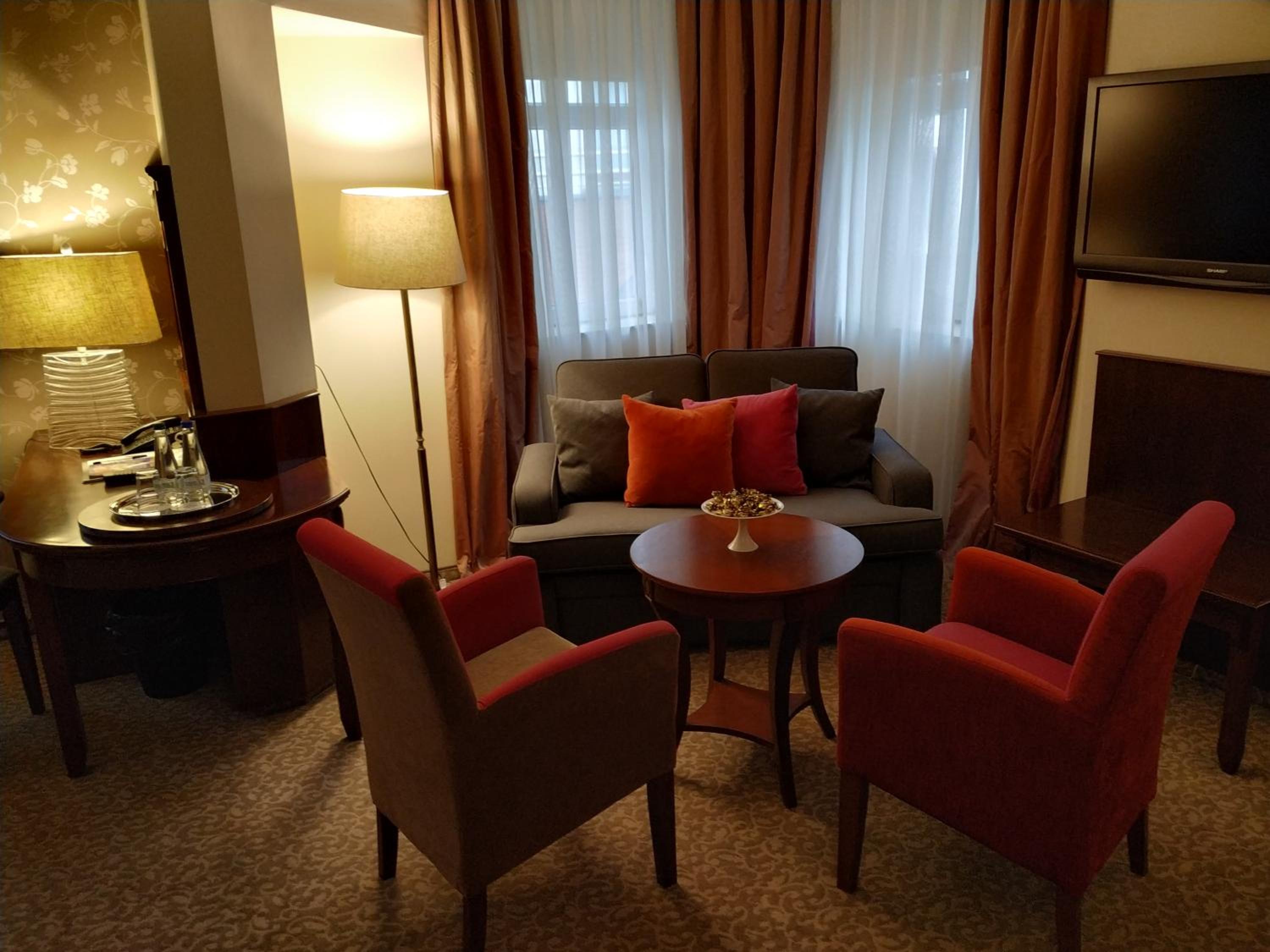 Deluxe Double or Twin Room - Photo 9