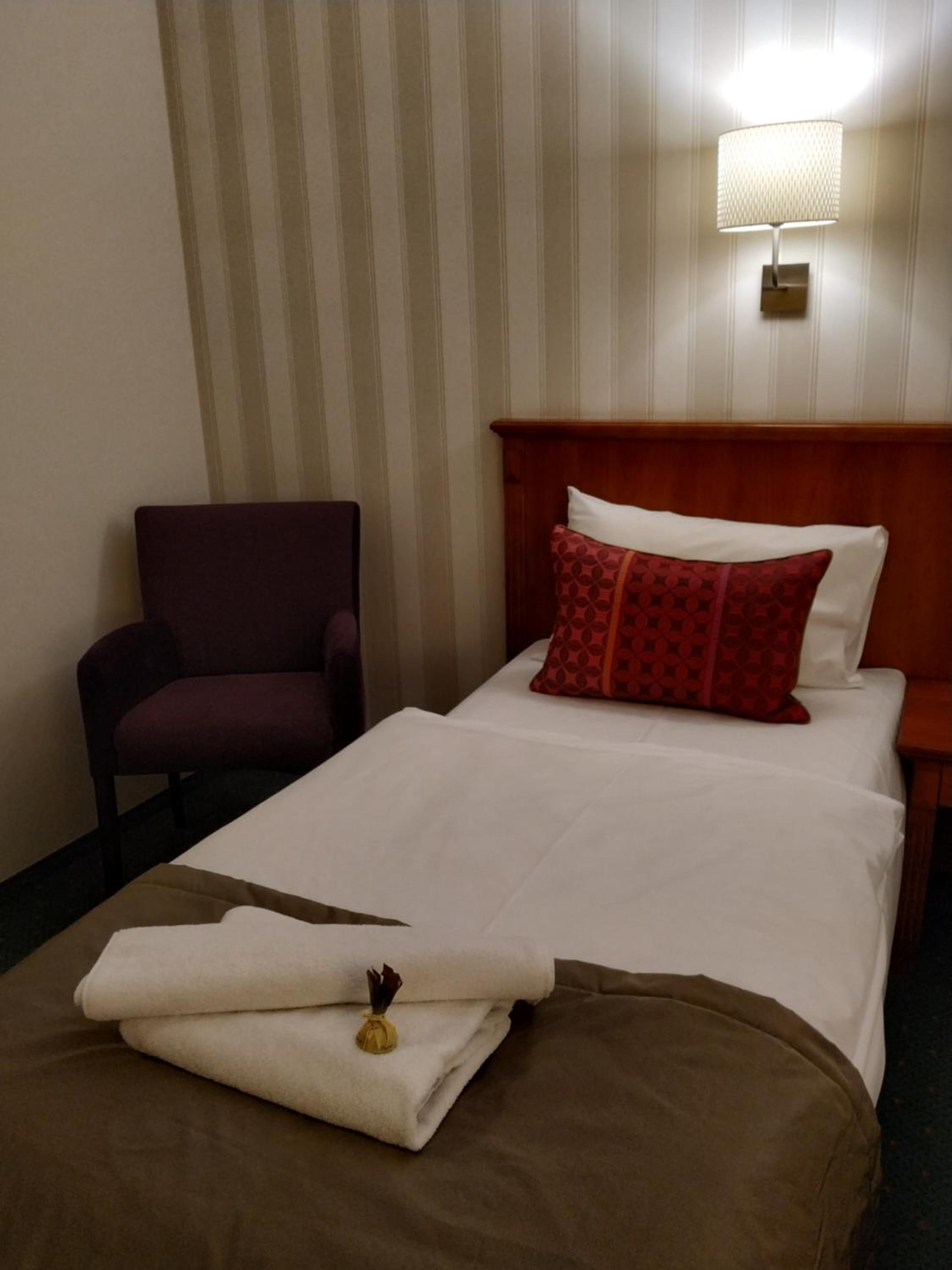 Classic Twin Room - Photo 13