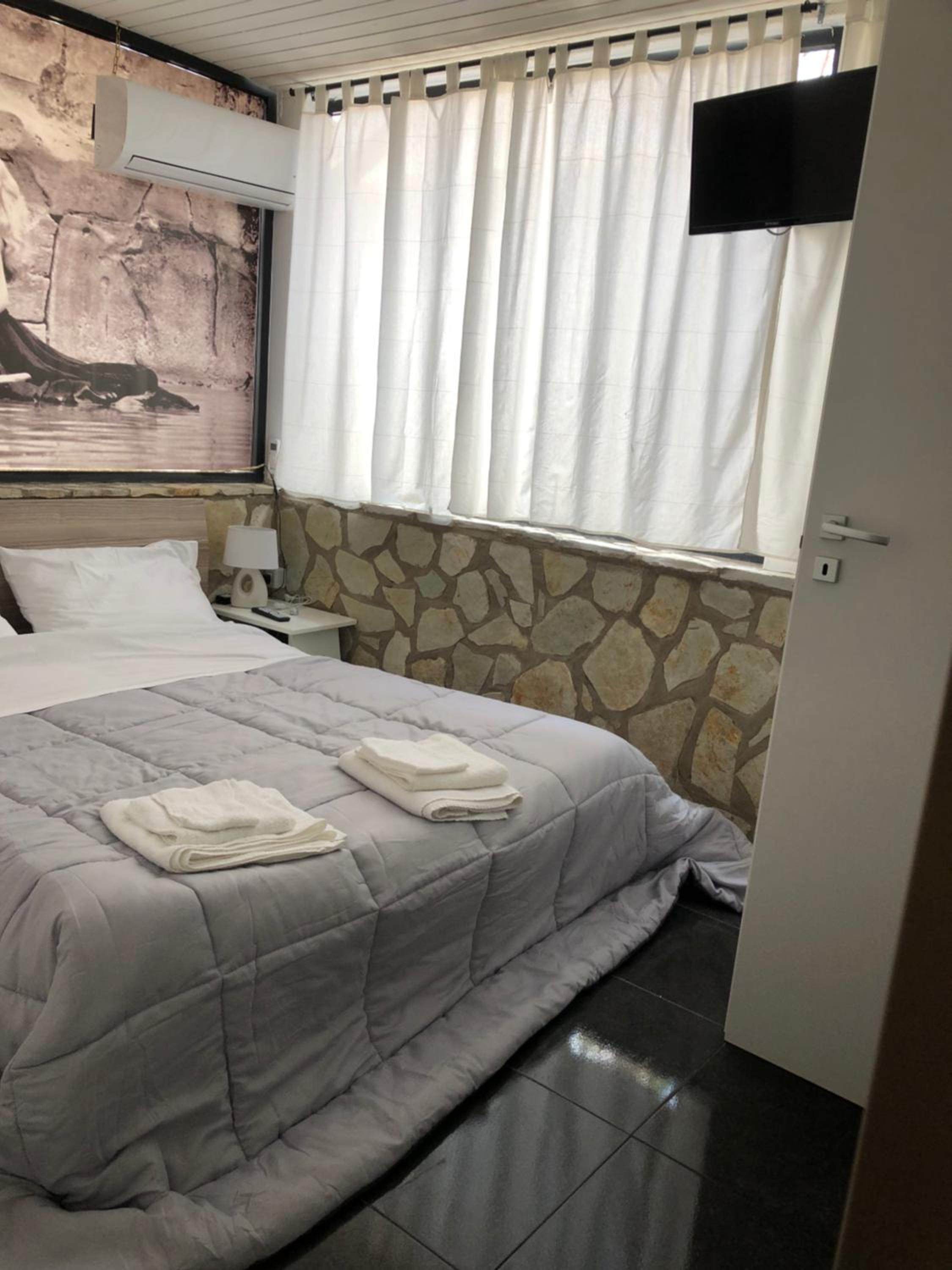 Double Room - Photo 14