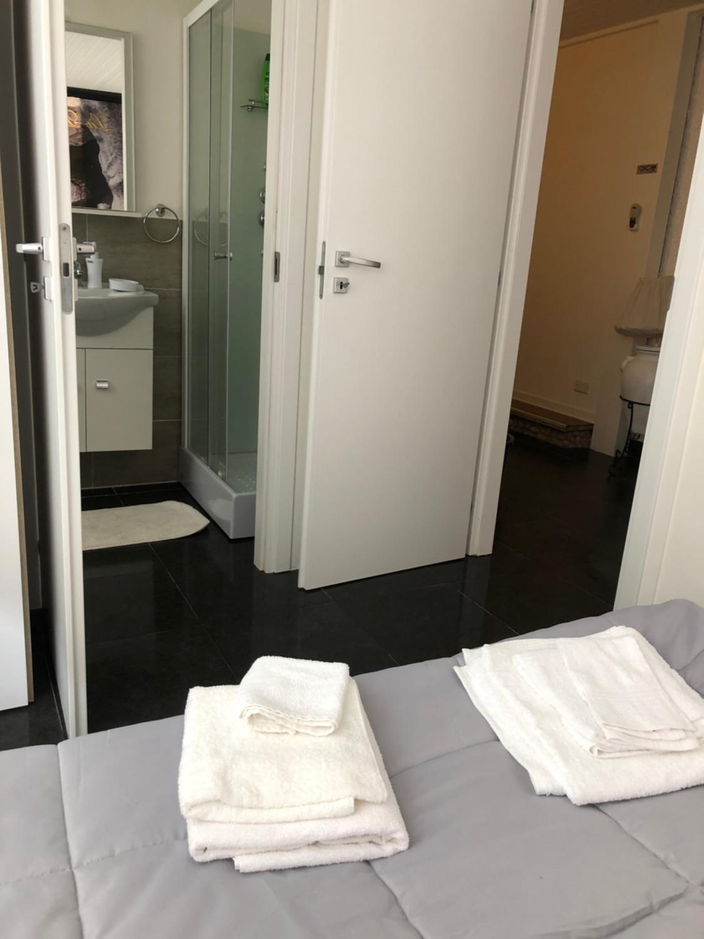 Double Room - Photo 28
