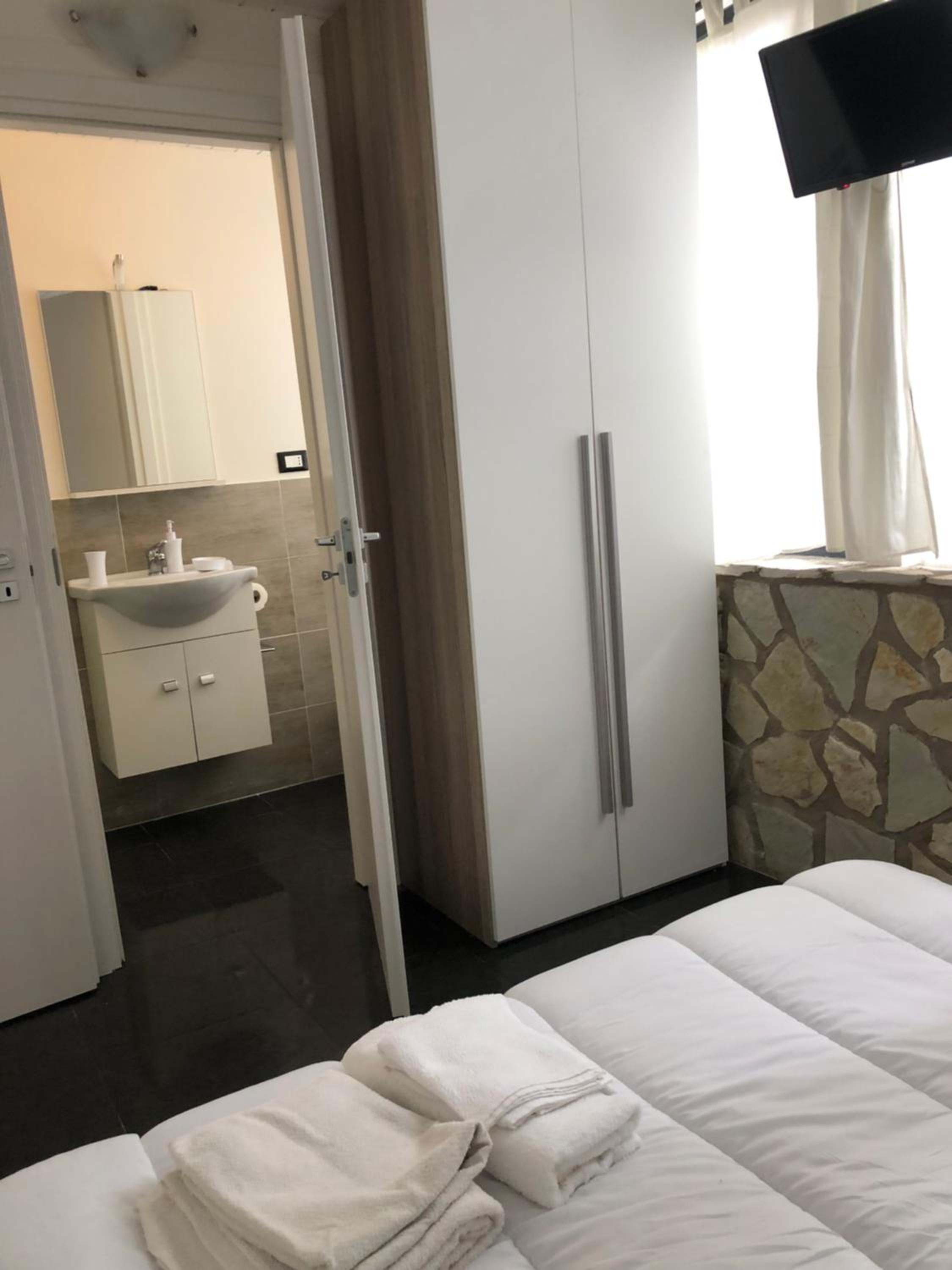 Double Room - Photo 25