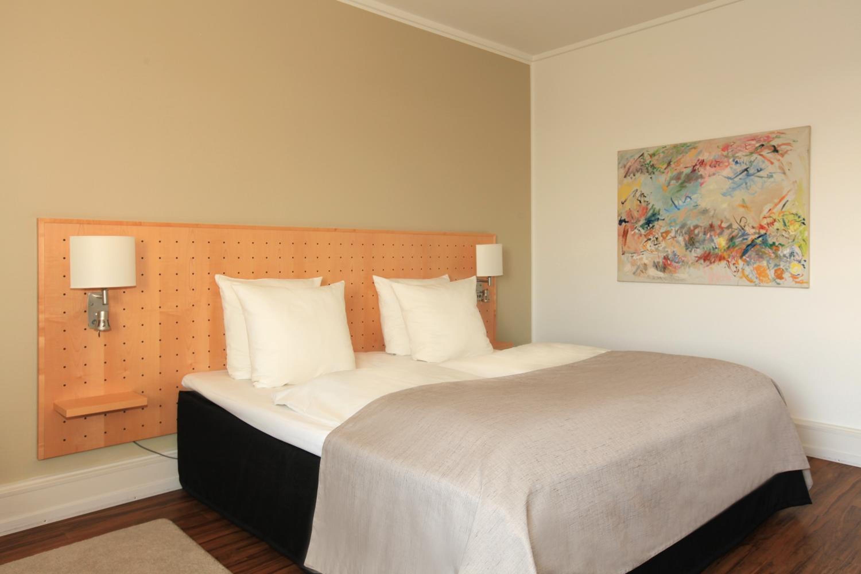 Standard Double Room - Non-Smoking - Photo 9