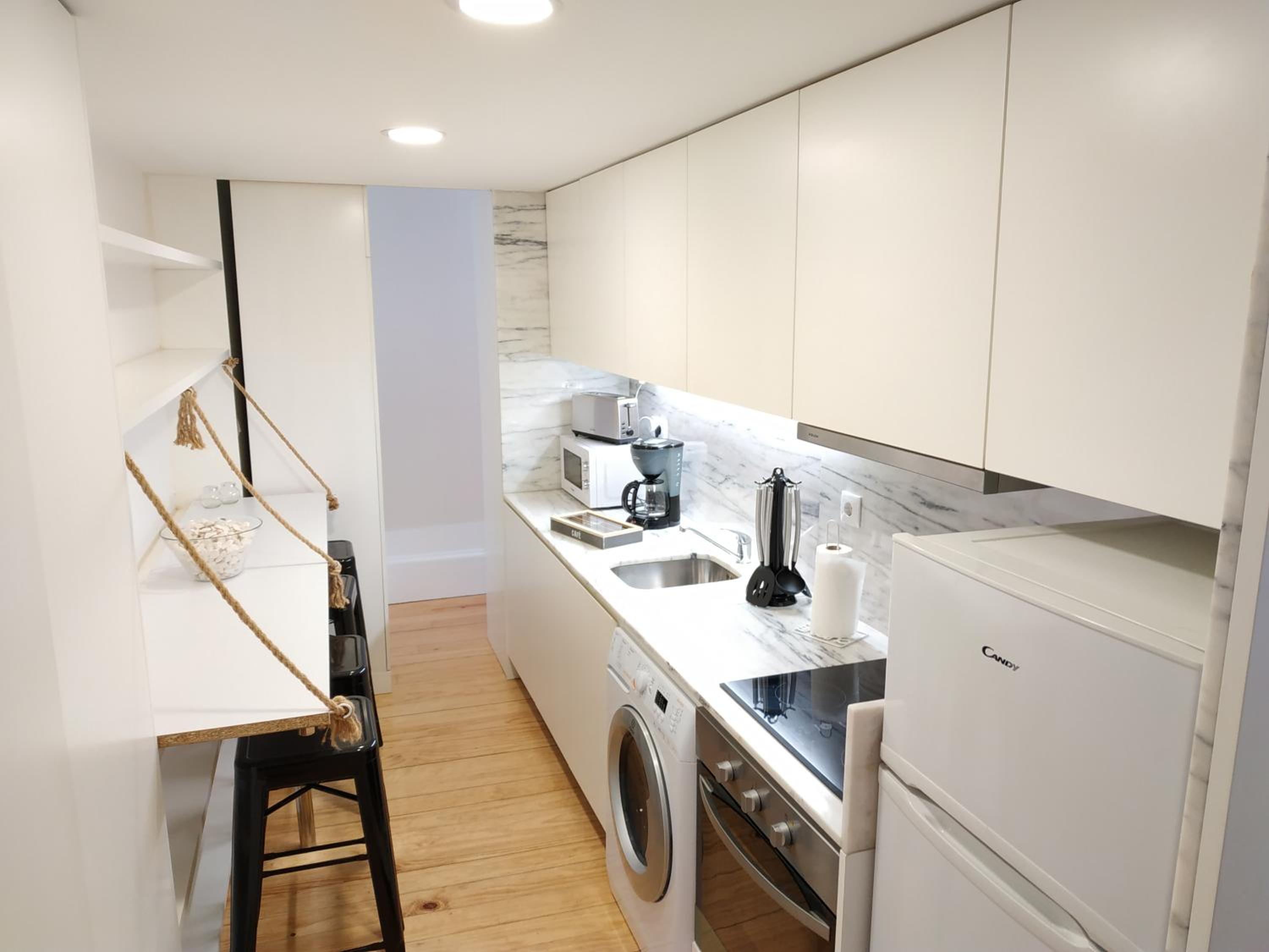 Apartment with Balcony - Photo 2