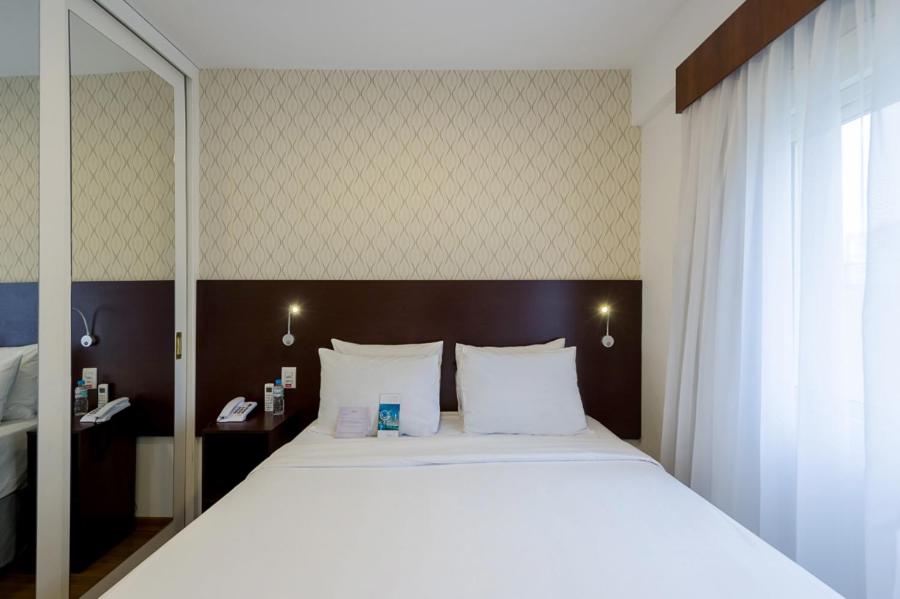 Superior Room with a Double Bed - Photo 8