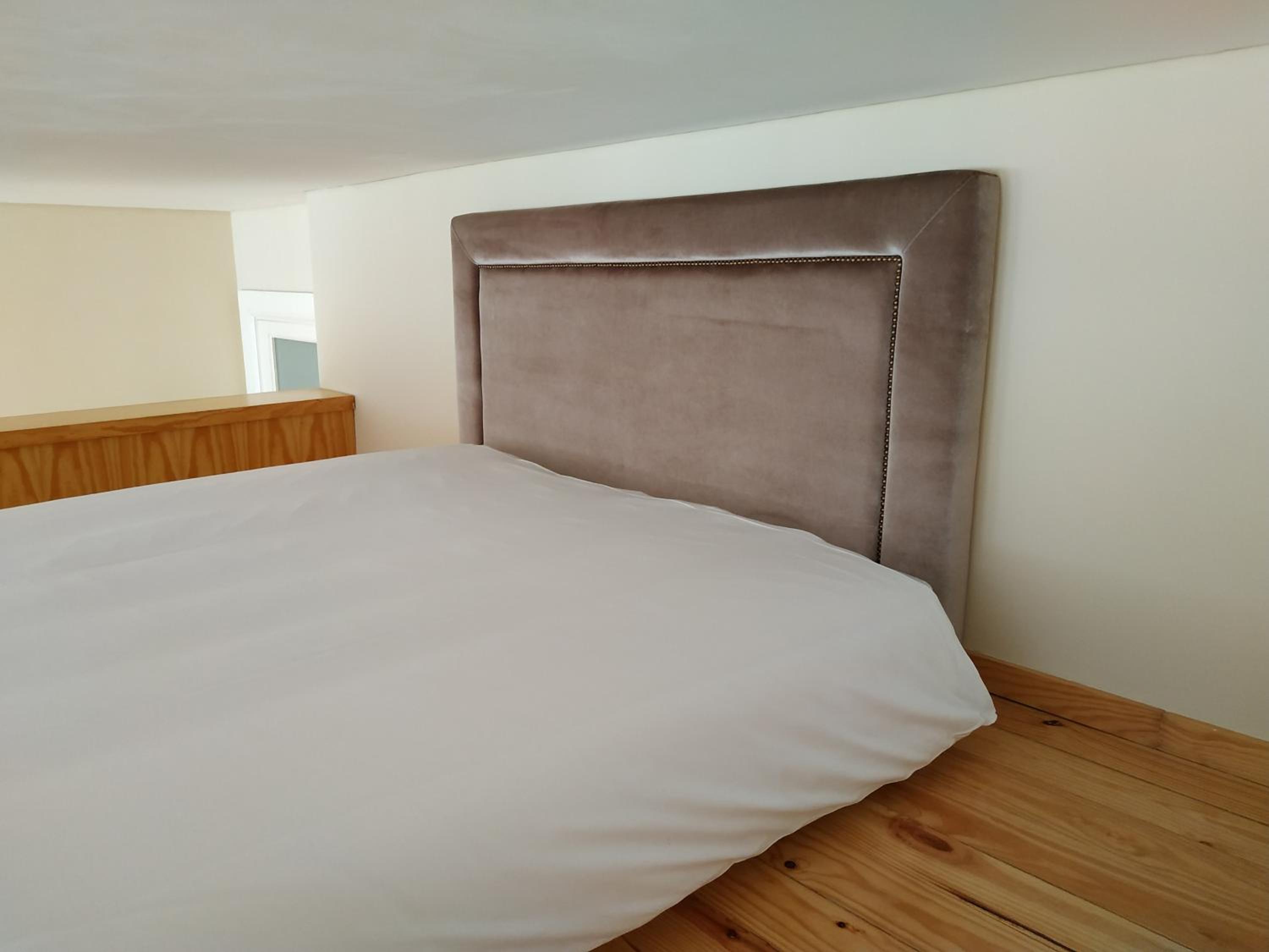 Apartment with Balcony - Photo 6