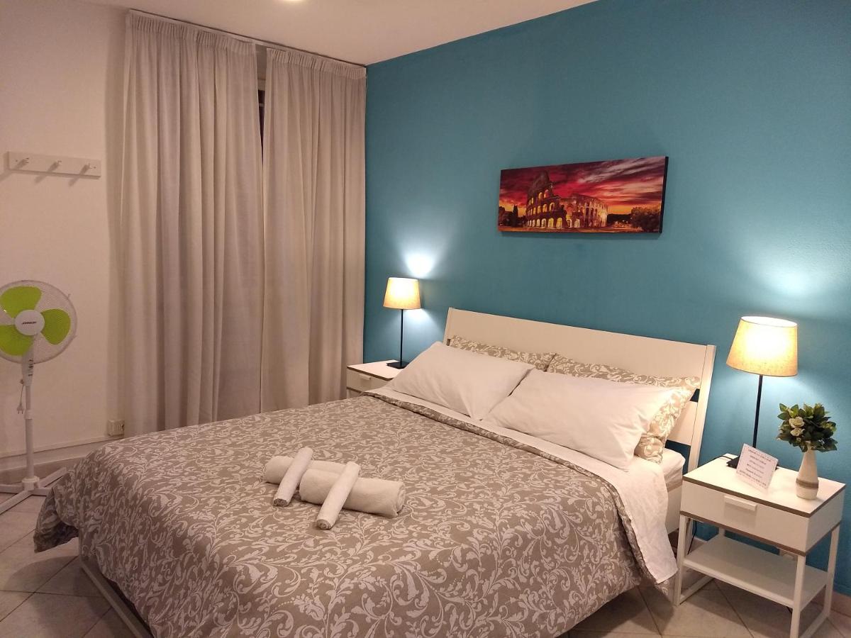 Economy Triple Room with Shared Bathroom