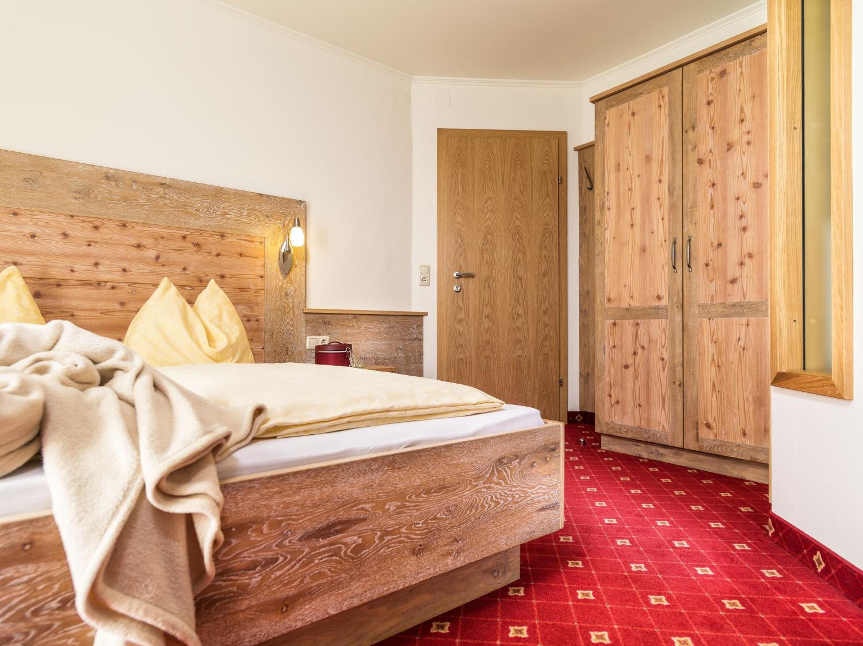 Double Room with Balcony photo 3
