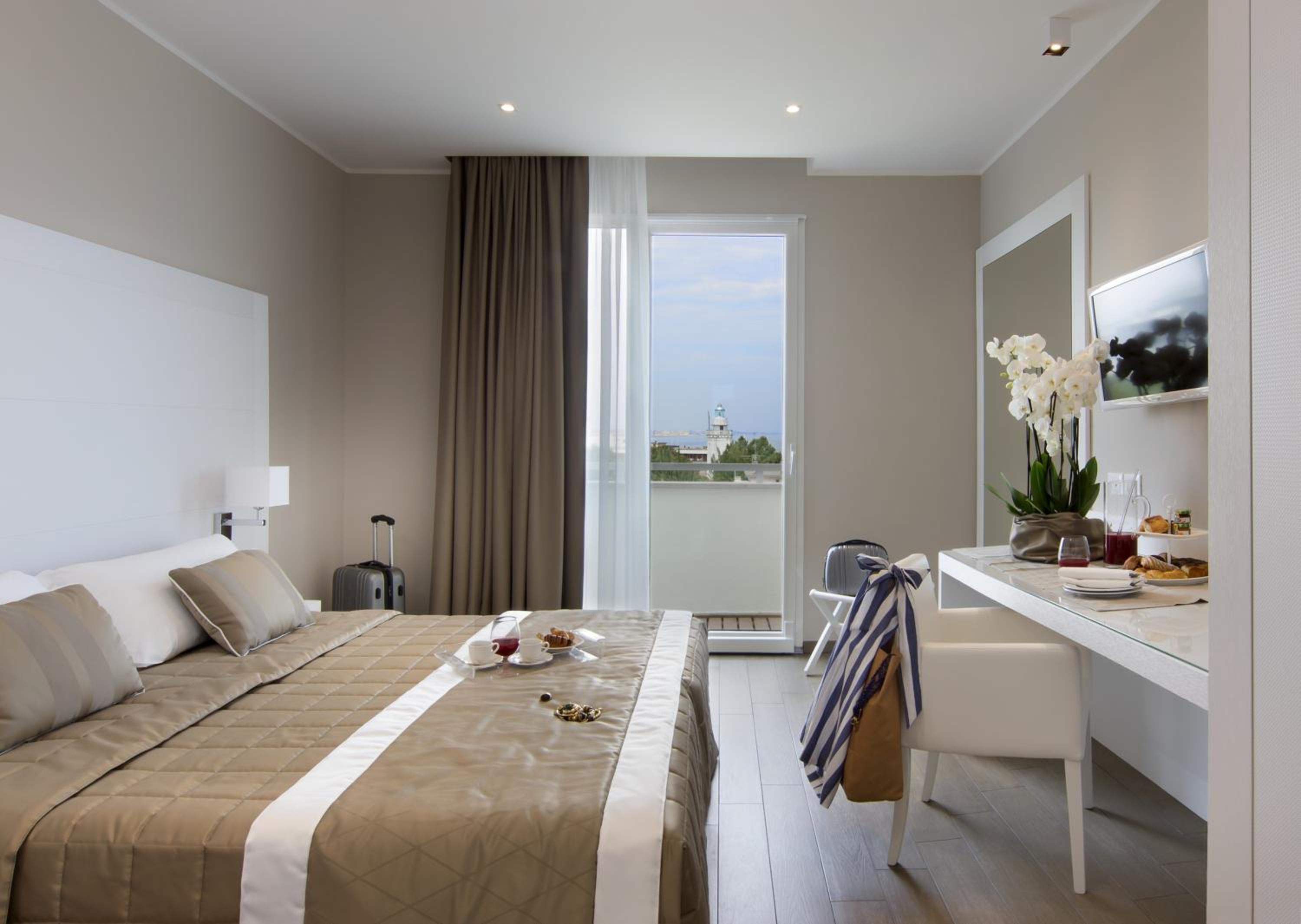 Deluxe Double or Twin Room with Sea View - Photo 2