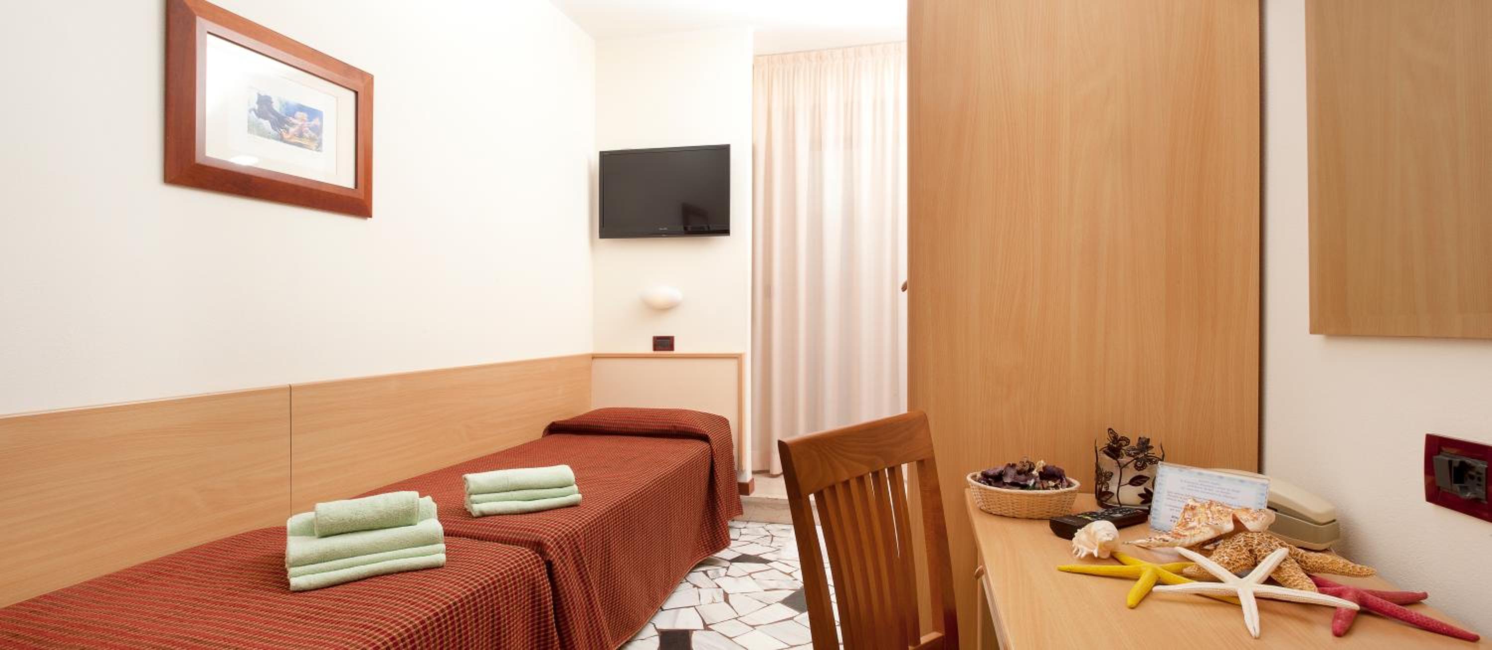 Twin Room - Photo 2