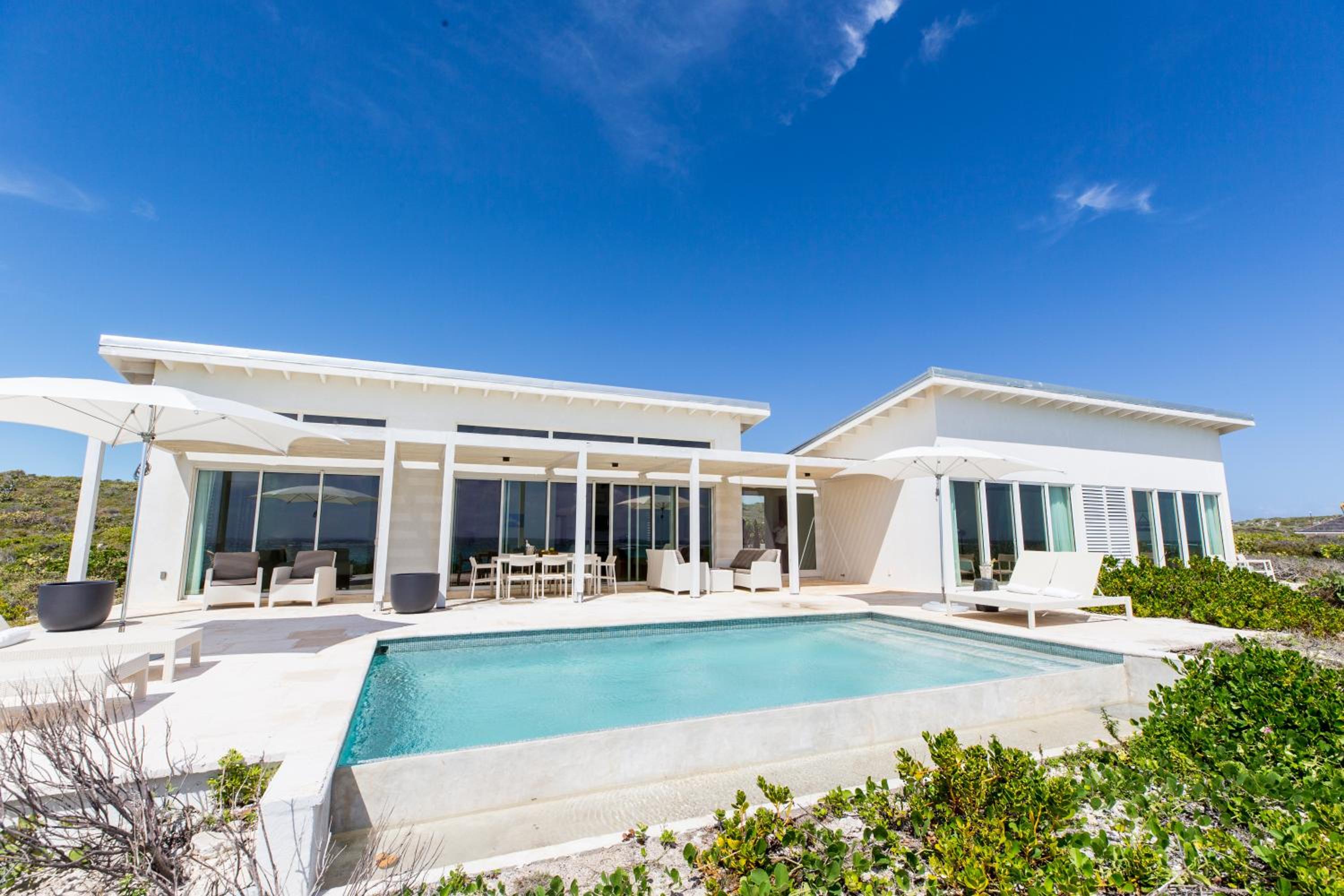 Three Bedroom Peninsula Oceanfront Reef Villa photo 2