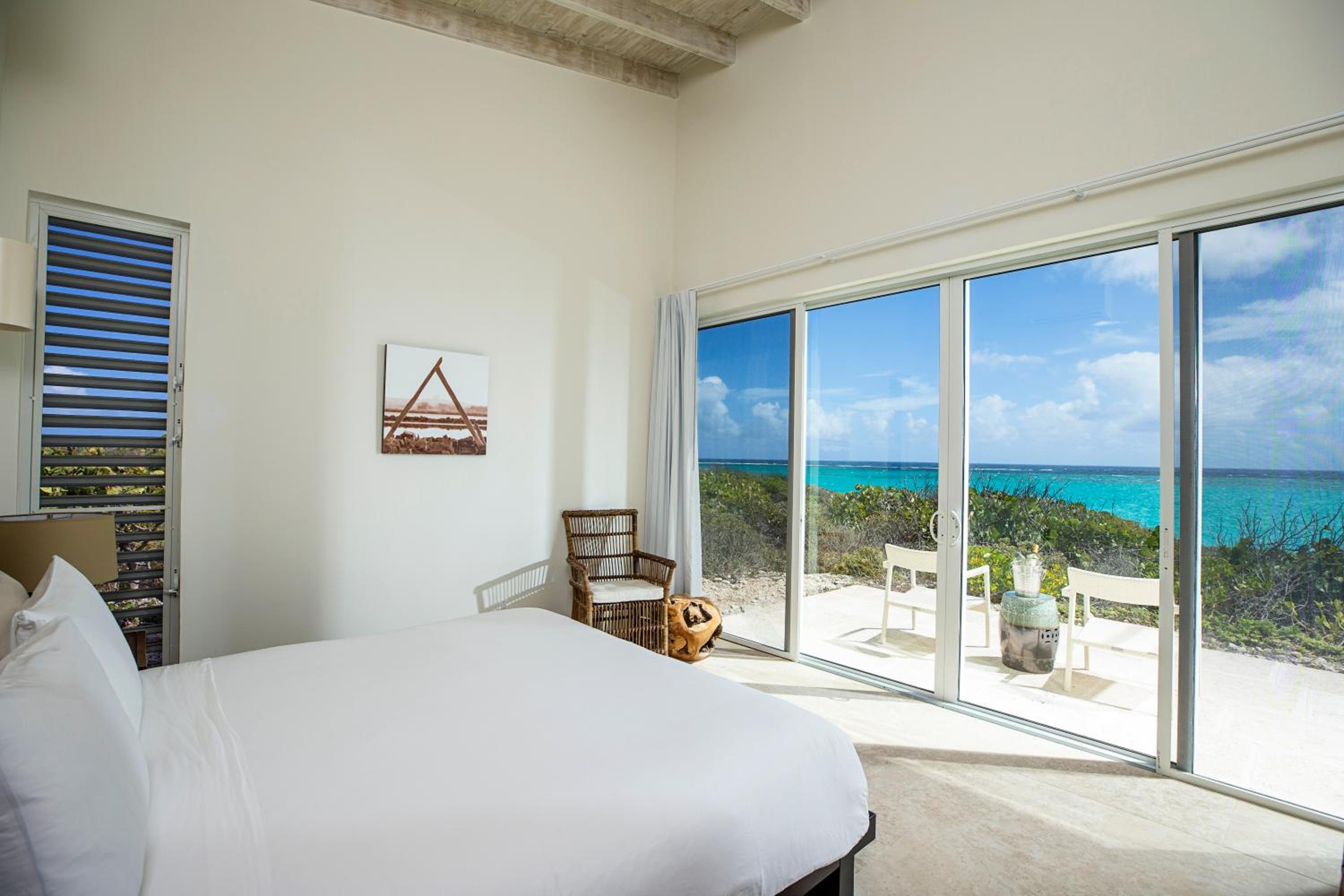 Three Bedroom Peninsula Oceanfront Reef Villa photo 3