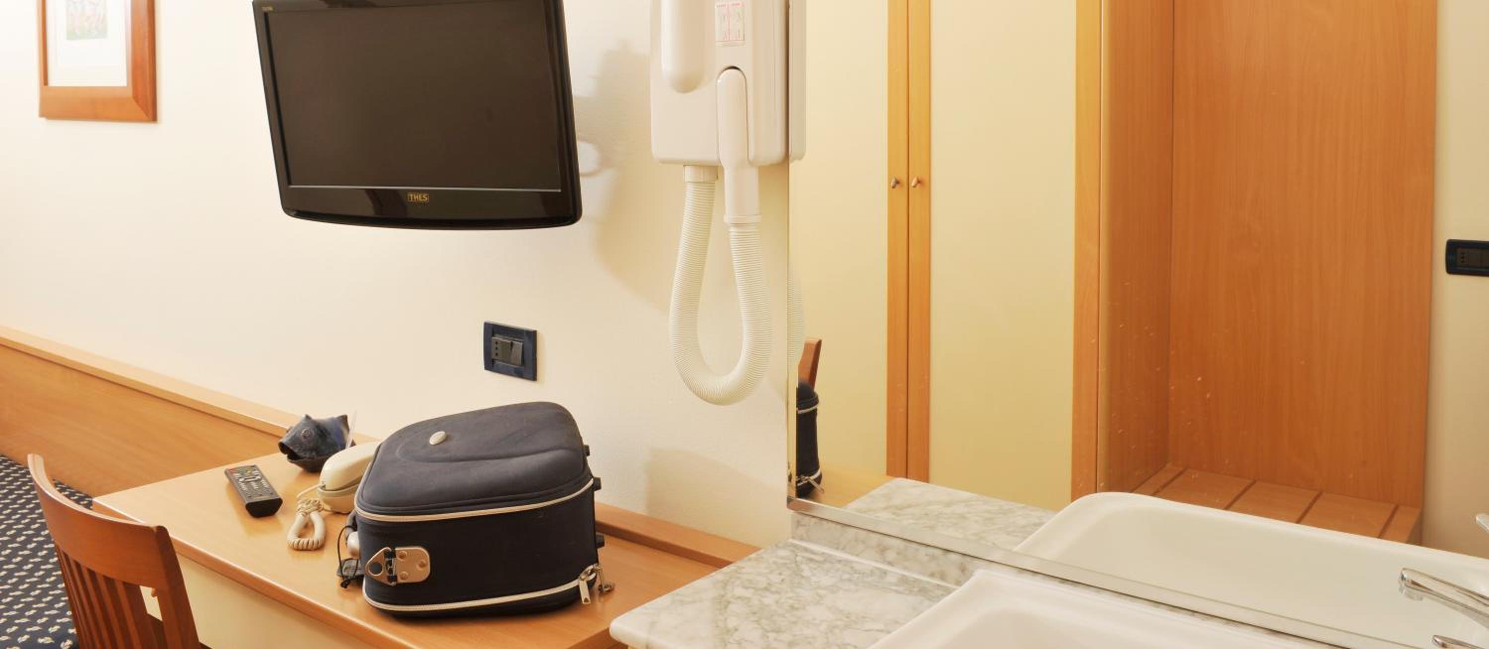 Single Room photo 3