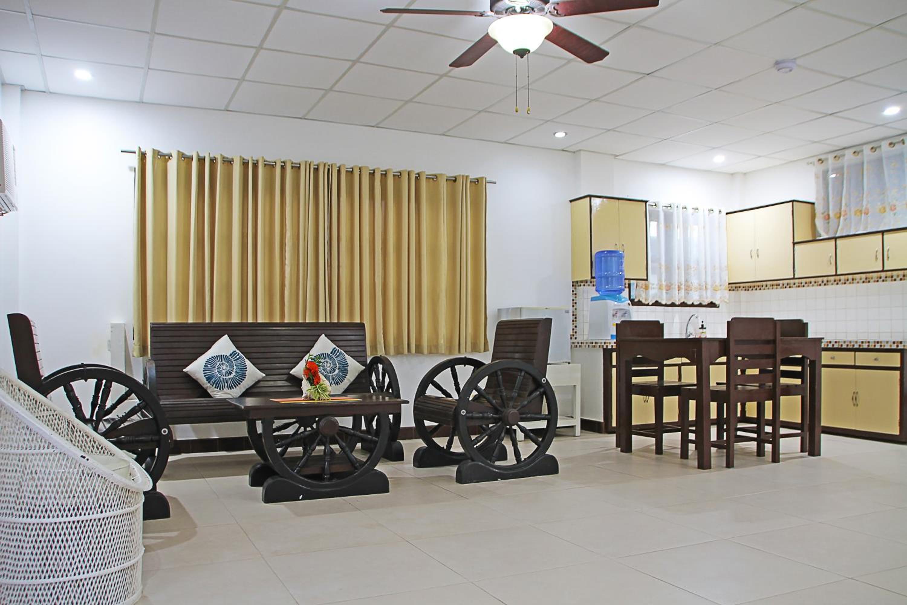 Deluxe Suite - Photo 7